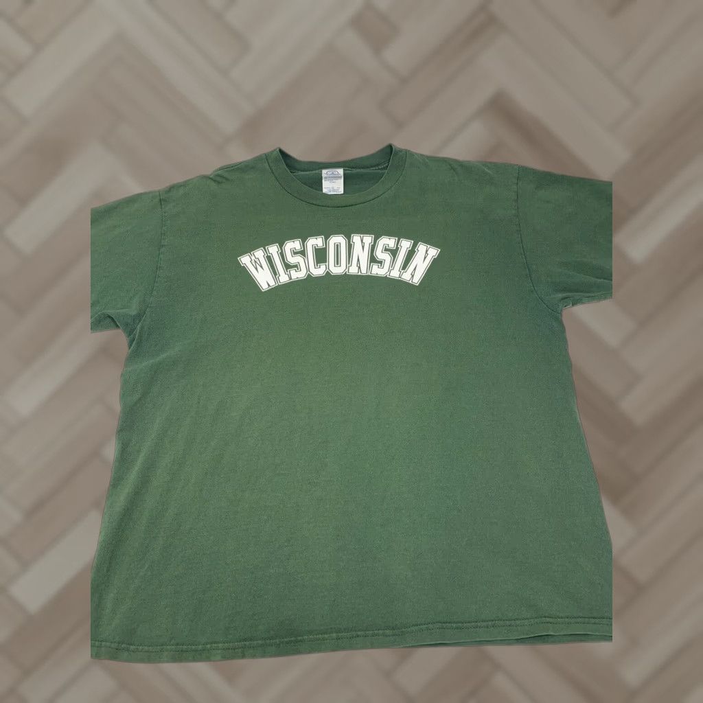 Delta VINTAGE Delta Wisconsin T Shirt XL Green 1990s Reproduction Short Sleeve Basic Tee Mens Size US XL / EU 56 / 4 - 1 Thumbnail