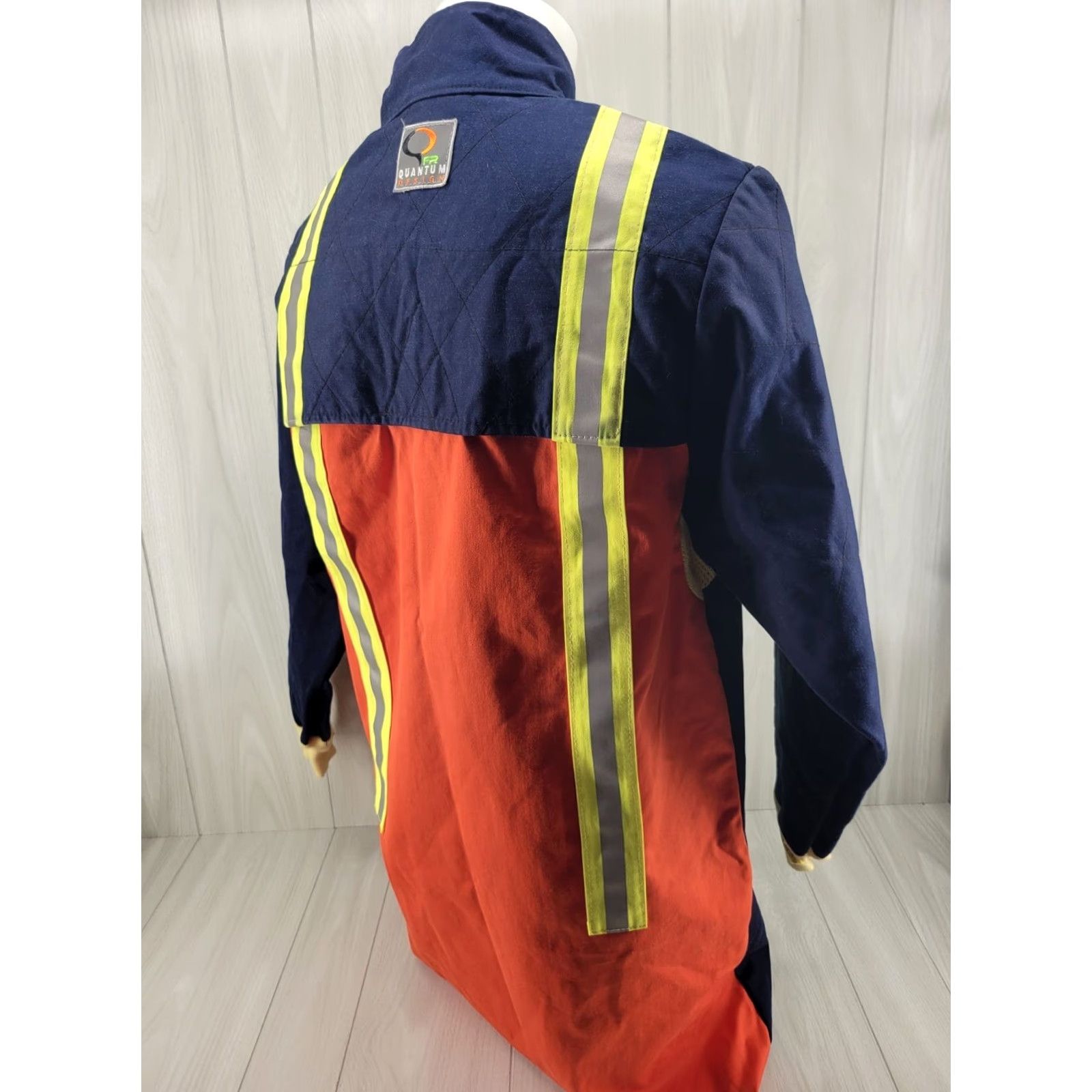 4SDESIGNS VINTAGE Quantum Designs Jacket Work Coat Men’s L Blue Reflective Flame Resistant Vented Jacket - Mens Large Workwear Size US L / EU 52-54 / 3 - 5 Thumbnail