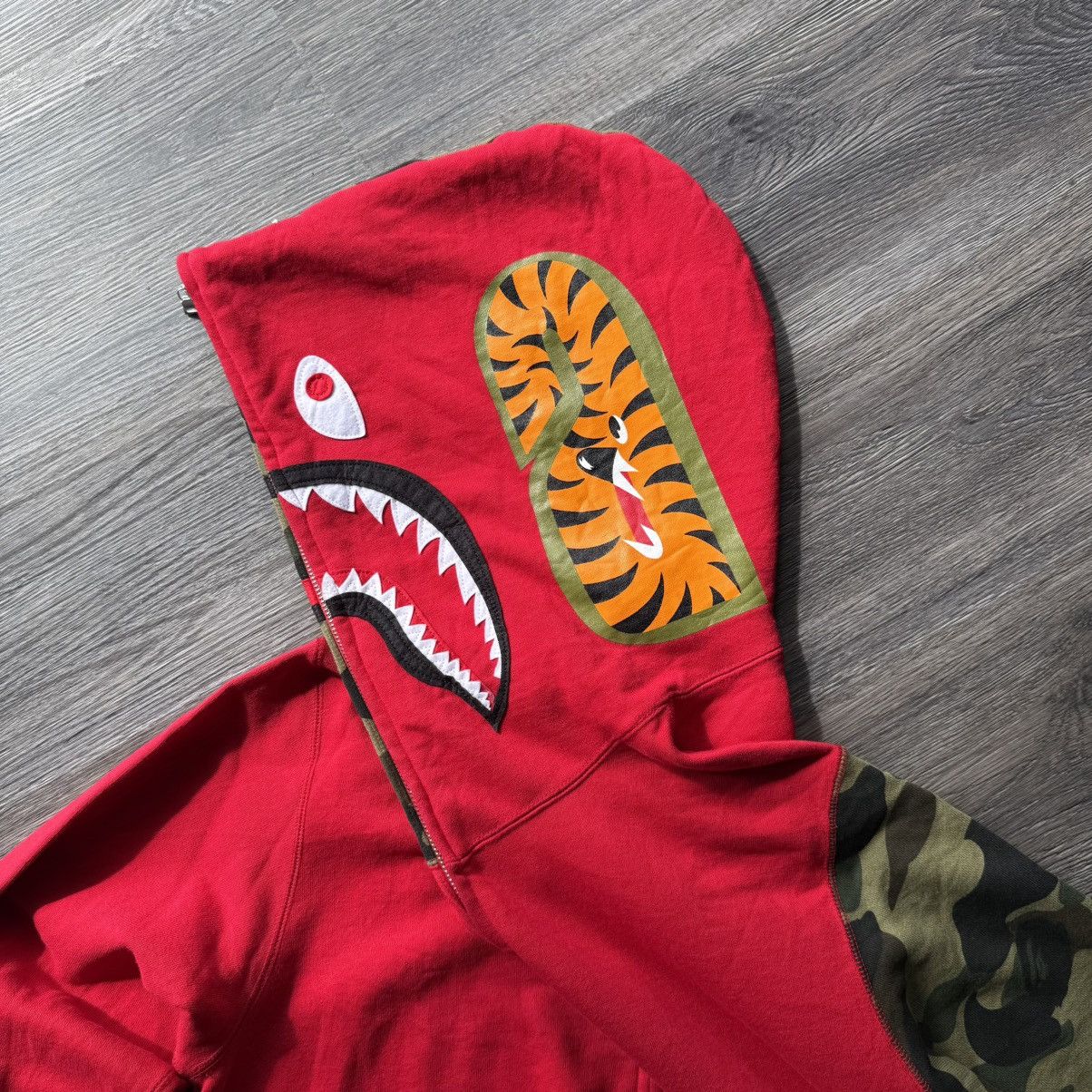 Bape BAPE 1st camo green × red shark OG Size US L / EU 52-54 / 3 - 5 Thumbnail