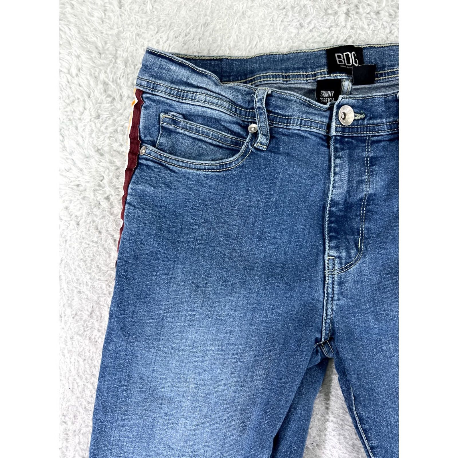 Bdg BDG Jeans Women 26 Blue Dark Wash Denim Flare Mid Rise 23x24 Cotton Blend 5-Pocket Zipper Distressed Stretch Jeans Mens Womens Boys Girls Size 26" / US 2 / IT 38 - 7 Thumbnail