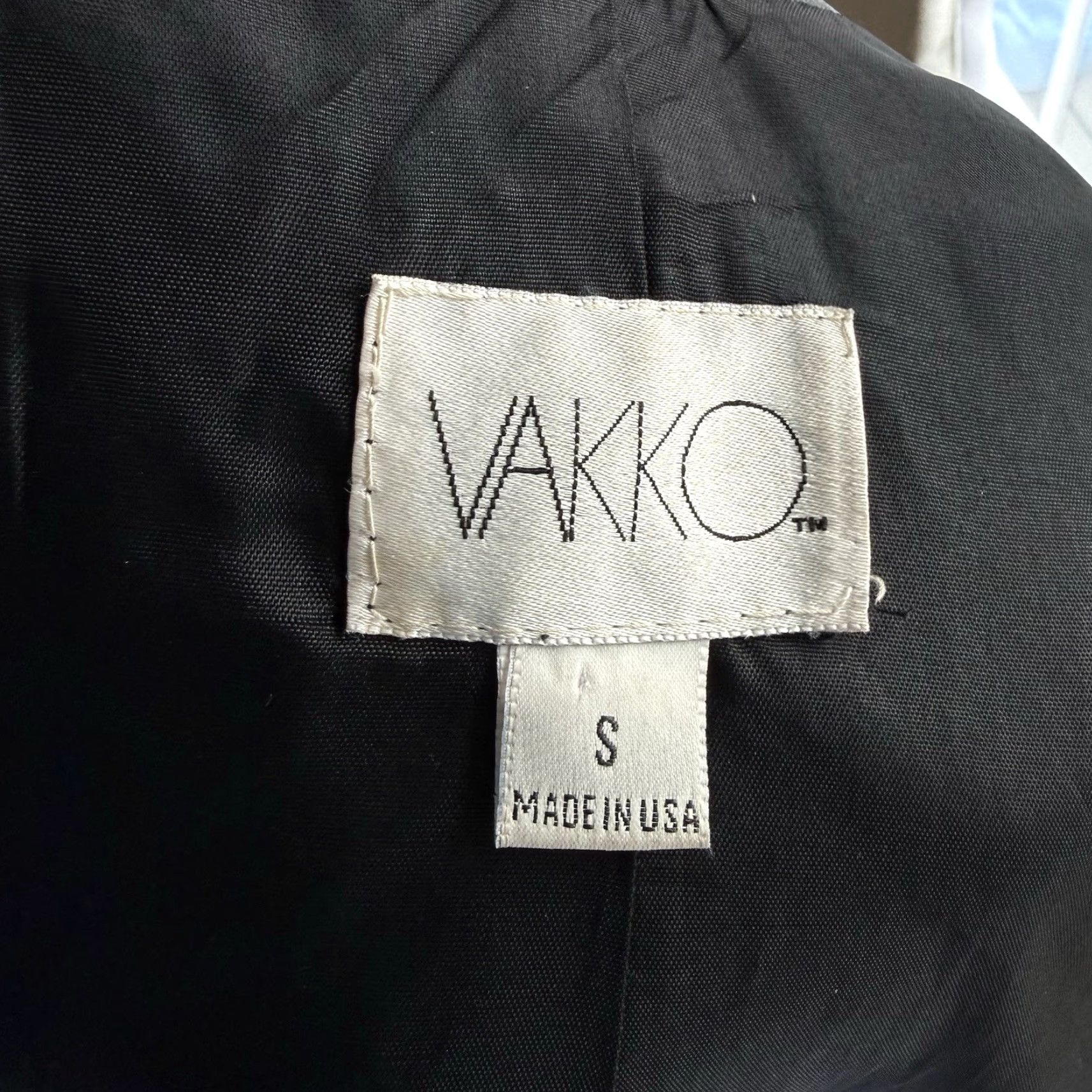 Vintage Vintage 80’s VAKKO Black Leather Jacket Open Front Size M/L User: Vintage 80’s VAKKO Black Leather Jacket Open Front Size M/L Size M / US 6-8 / IT 42-44 - 6 Thumbnail