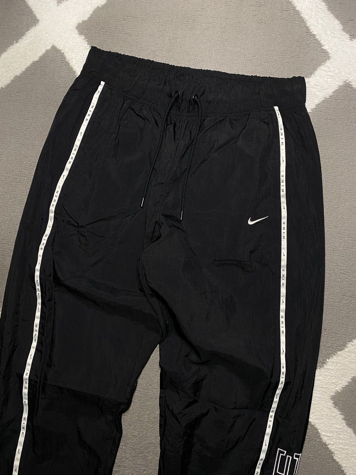 Nike × Vintage Nike swoosh Nylon Track Pants Sweatpants black womens M Size 26" / US 2 / IT 38 - 11 Thumbnail