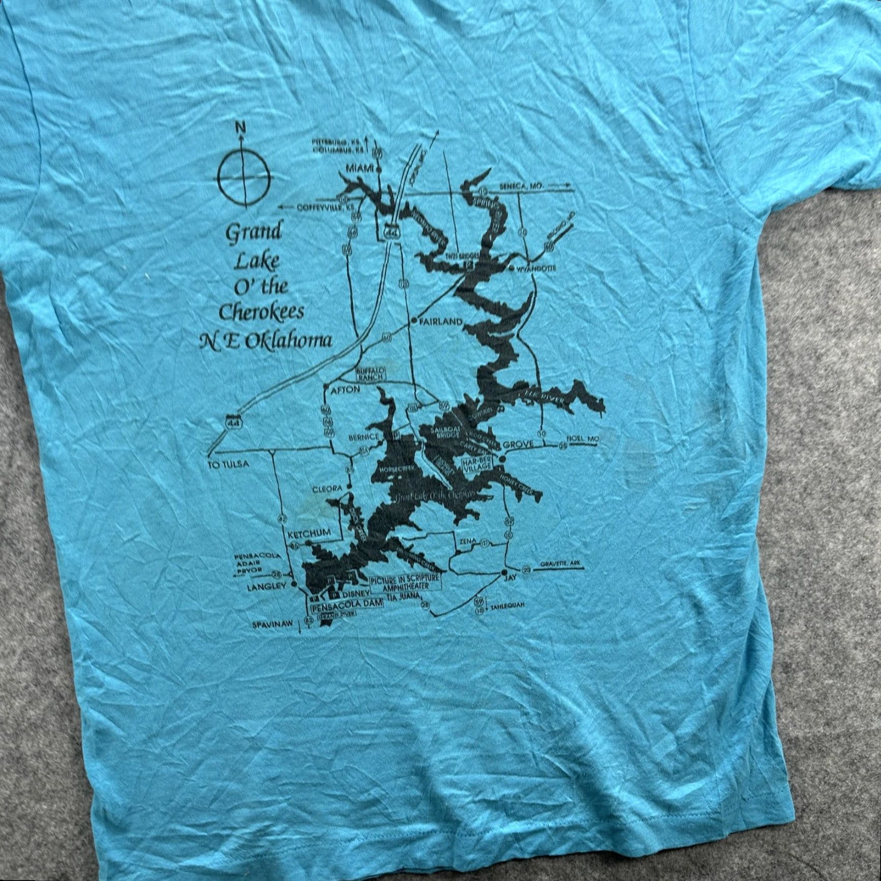 Fruit Of The Loom VINTAGE Grand Lake O' the Cherokees Shirt Mens Medium Blue Map Oklahoma 80s USA Size US M / EU 48-50 / 2 - 4 Thumbnail