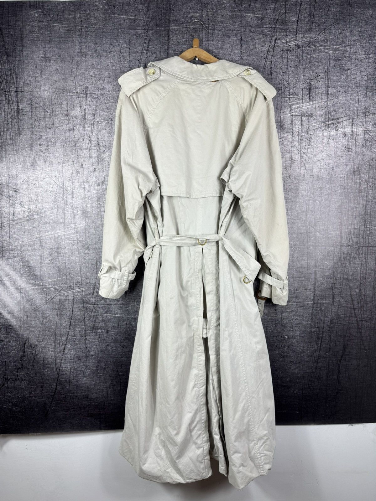 Burberry Vintage Burberrys double breasted long Waterloo trench coat Size US L / EU 52-54 / 3 - 3 Thumbnail