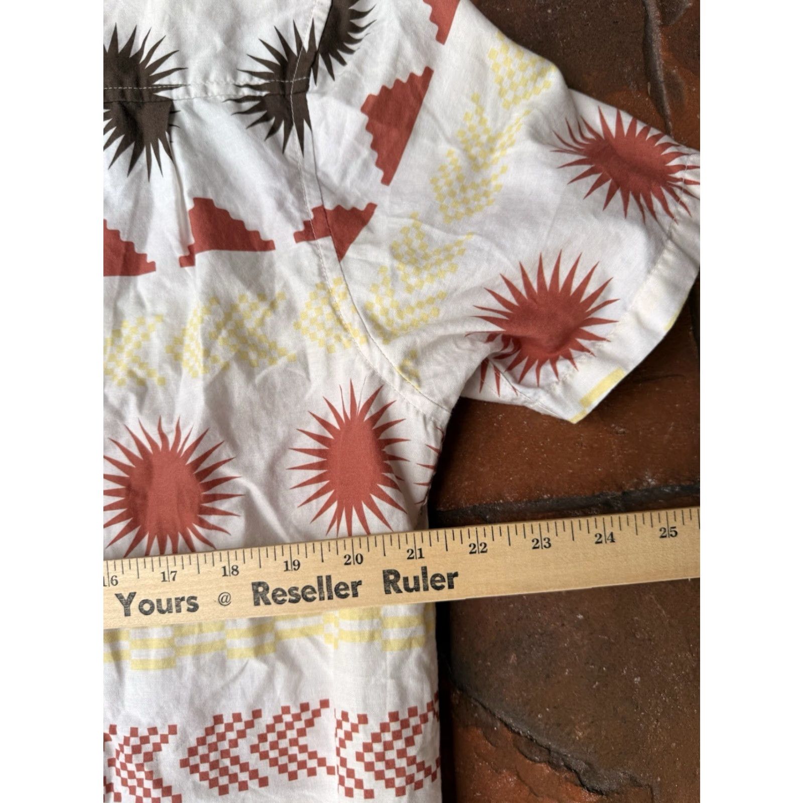 Roark Roark Gonzo Short Sleeve Button Shirt Mens Medium Almond Paste Multicolor Hawaiian Graphic Print Travel Casual Button-Up Collared Spread Size US M / EU 48-50 / 2 - 5 Thumbnail