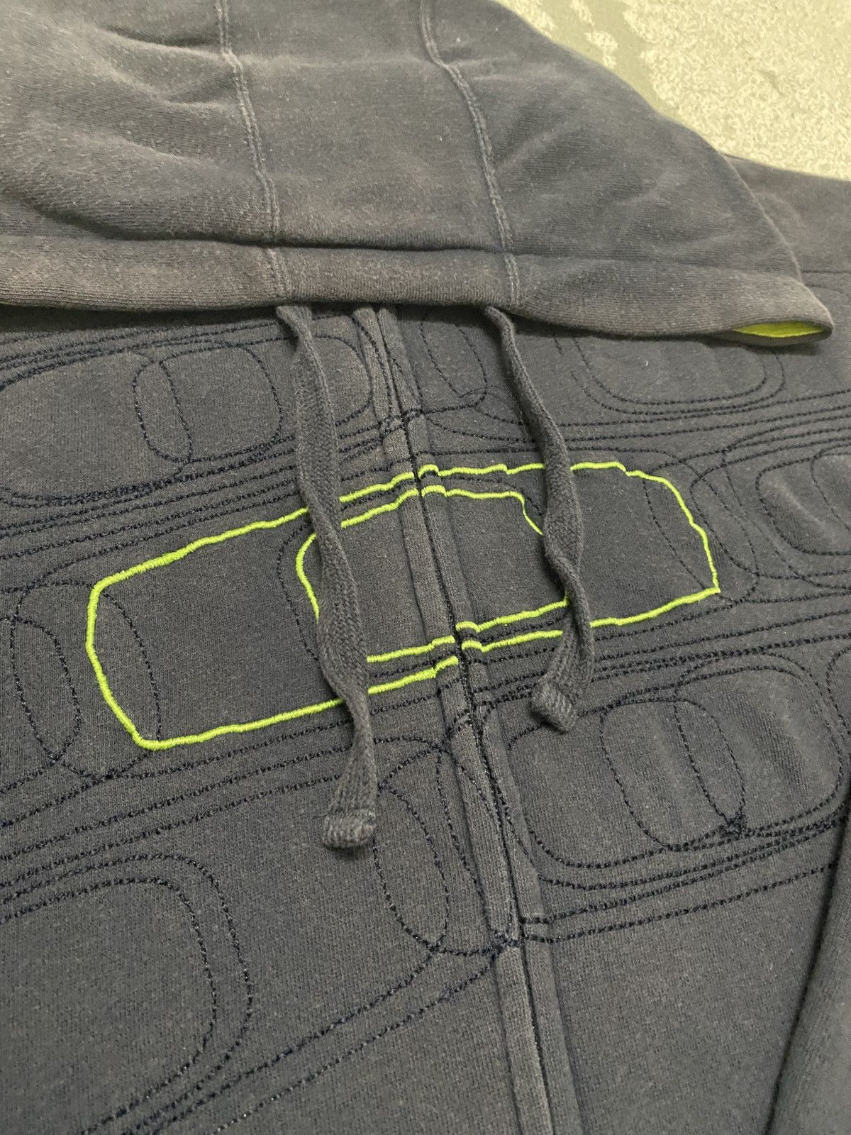 Oakley Vintage Oakley Full Zip-Up Big Logo Navy Blue Colour Size US XL / EU 56 / 4 - 2 Thumbnail