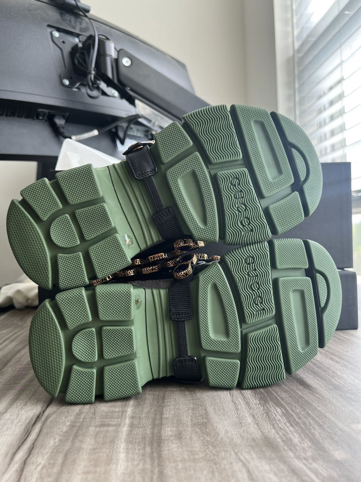 Gucci NEW Gucci Flashtrek Crystals Green Size 5 (EU 35) Womens Size US 5 / IT 35 - 11 Thumbnail