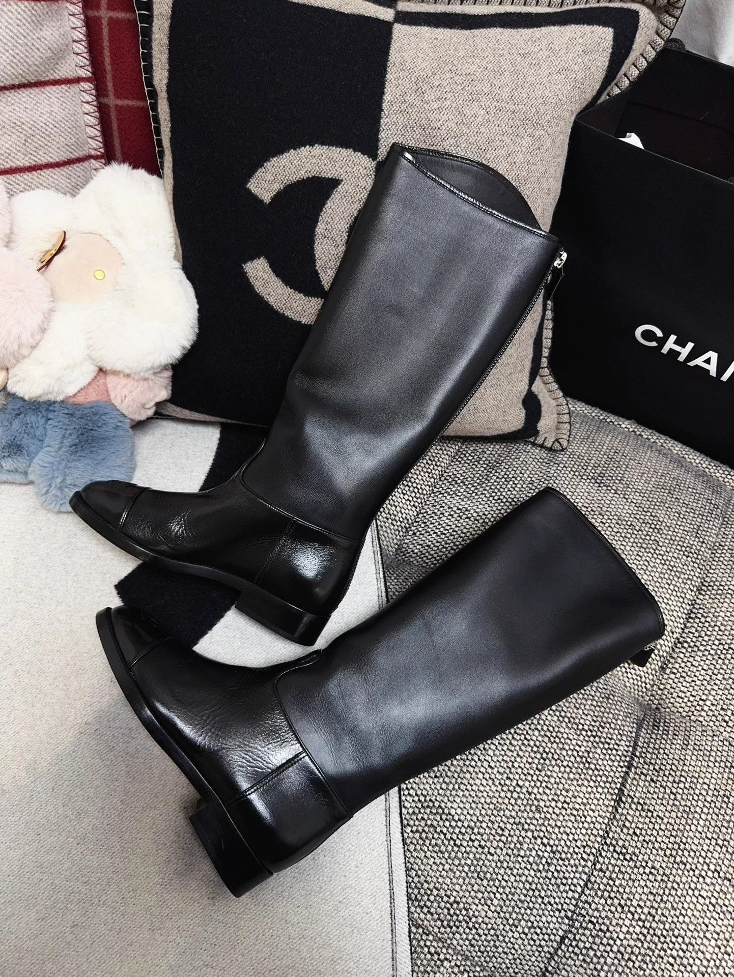 Chanel Chanel Black CC Embroidered Leather Riding Knee-high Boots Size US 5 / IT 35 - 1 Thumbnail
