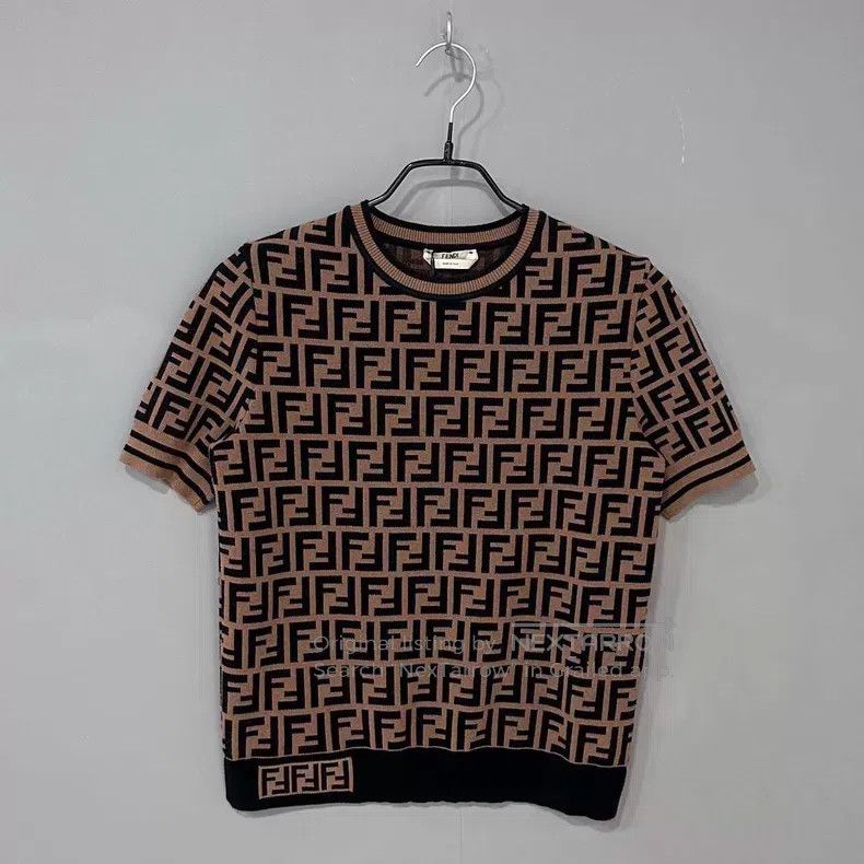 Fendi Fendi Monogram Knit Short Sleeve Size XS / US 0-2 / IT 36-38 - 1 Thumbnail