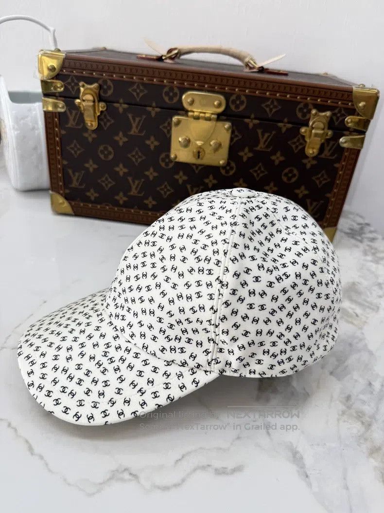 Chanel Chanel 25M cocobeach beach white double c full logo baseba Size ONE SIZE - 2 Thumbnail