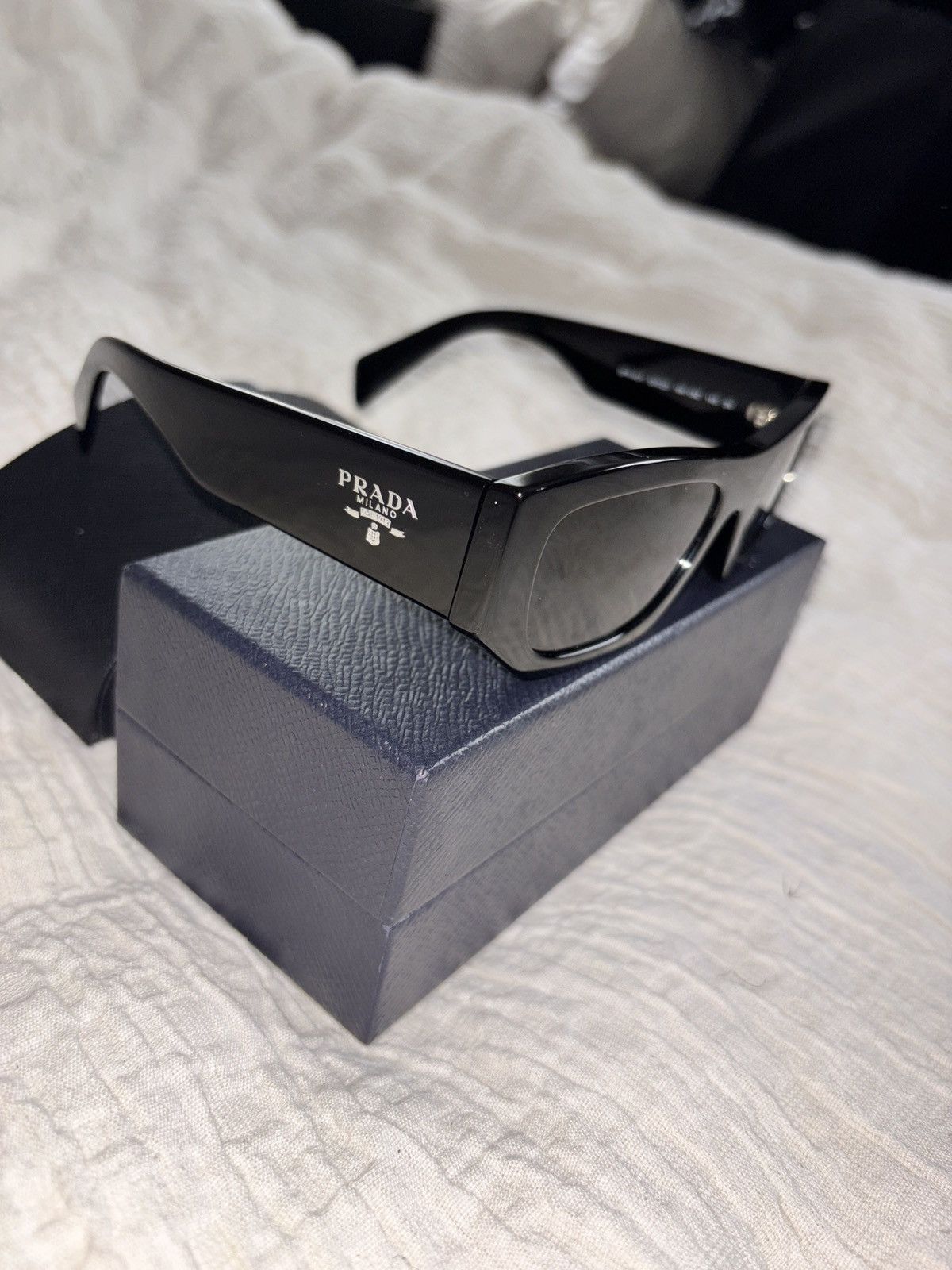 Prada Prada Black Logo Sunglasses Size ONE SIZE - 4 Thumbnail