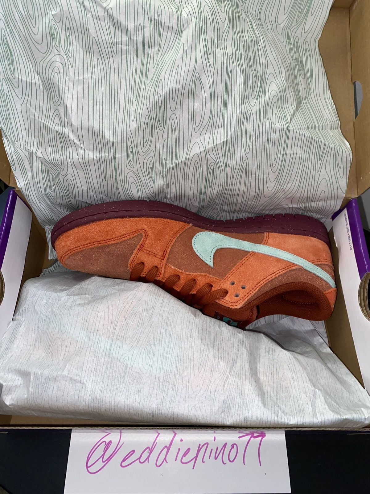 Nike Nike SB Dunk Low PRM (MYSTIC RED) Size US 8.5 / EU 41-42 - 2 Thumbnail