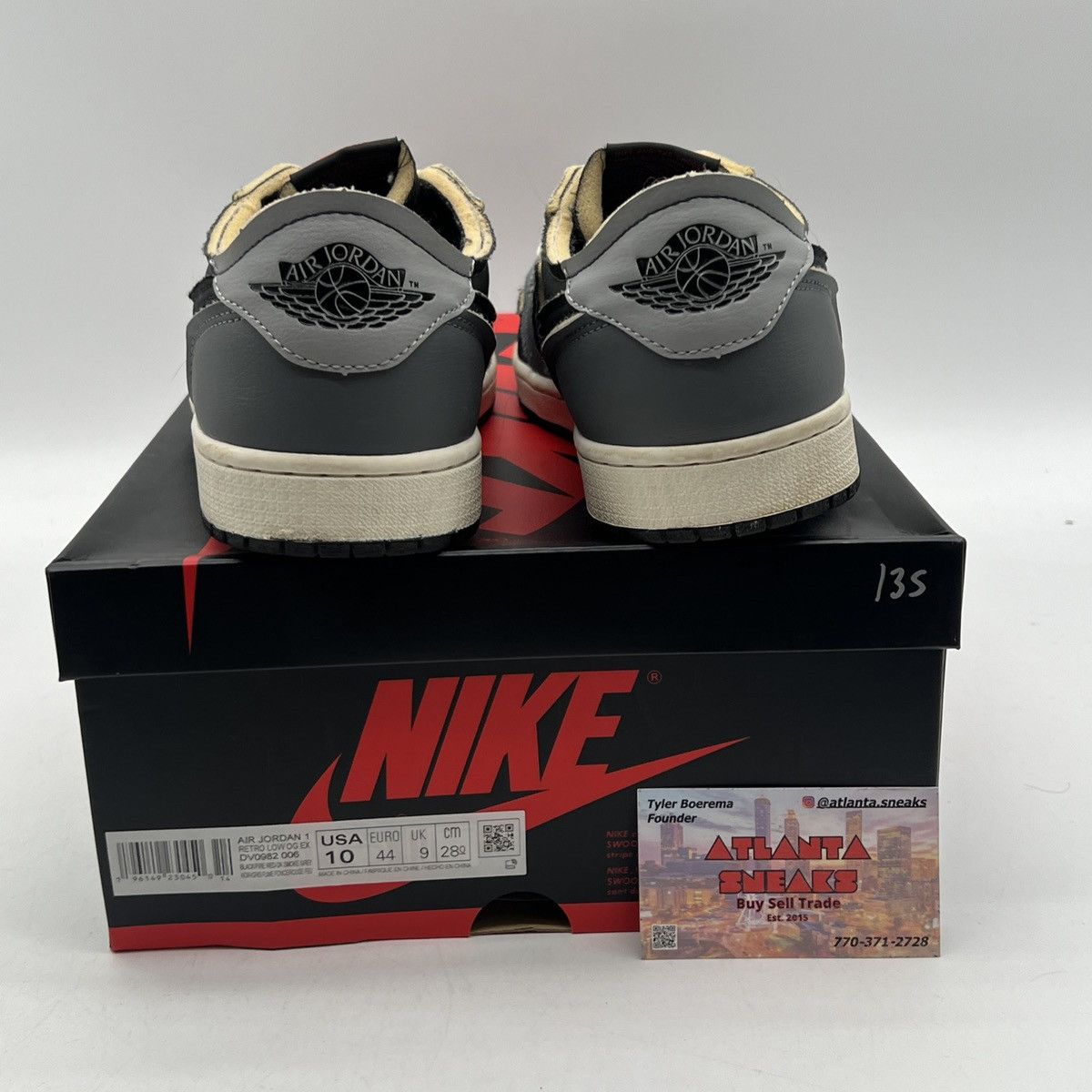 Nike Air Jordan 1 low dark smoke grey Size US 10 / EU 43 - 3 Thumbnail