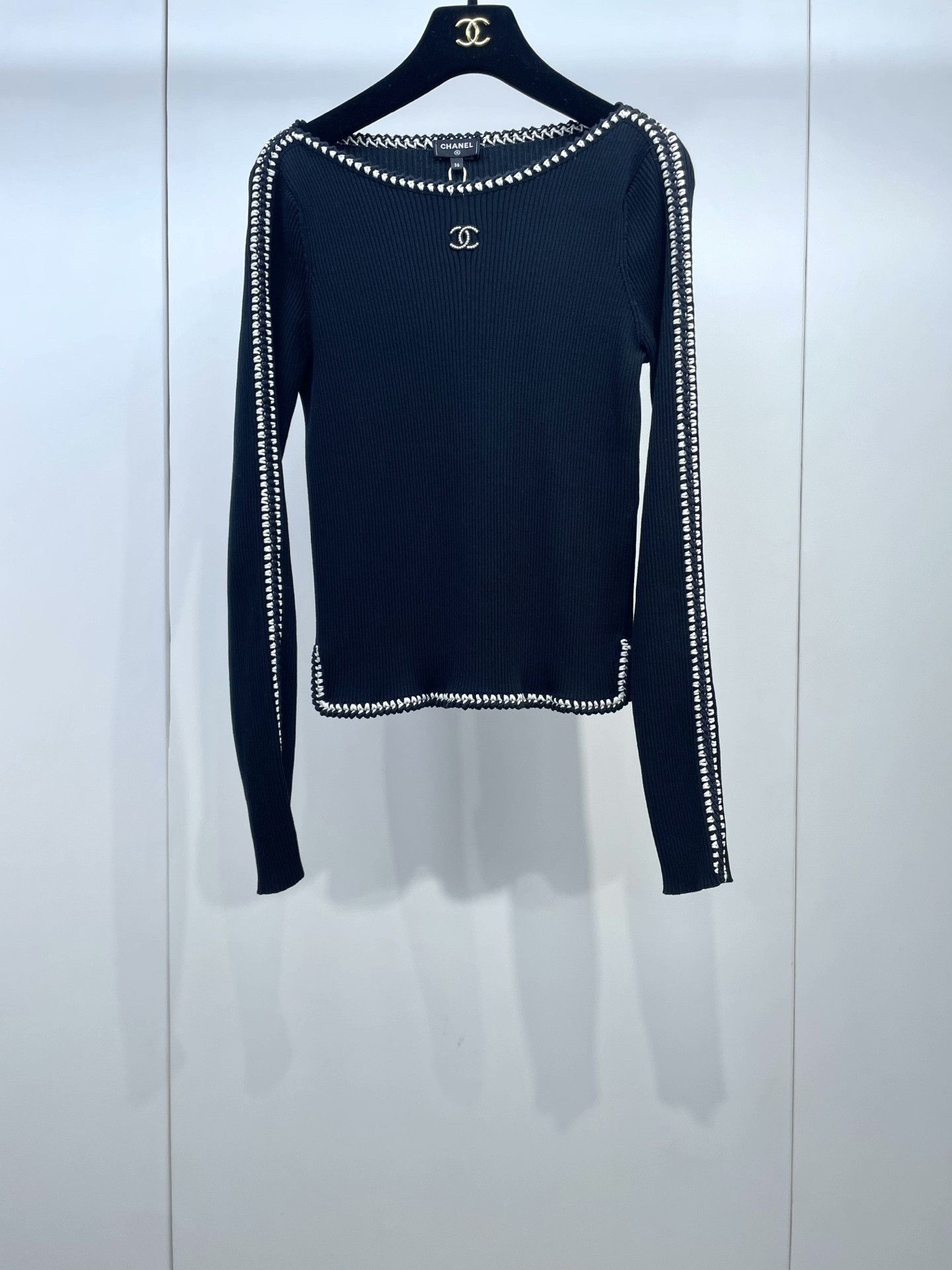 Chanel Chanel Black White Trim Off-Shoulder Knit Size XS / US 0-2 / IT 36-38 - 1 Thumbnail
