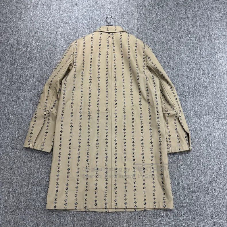 Louis Vuitton Louis Vuitton Striped Letter Coat Size US M / EU 48-50 / 2 - 5 Thumbnail