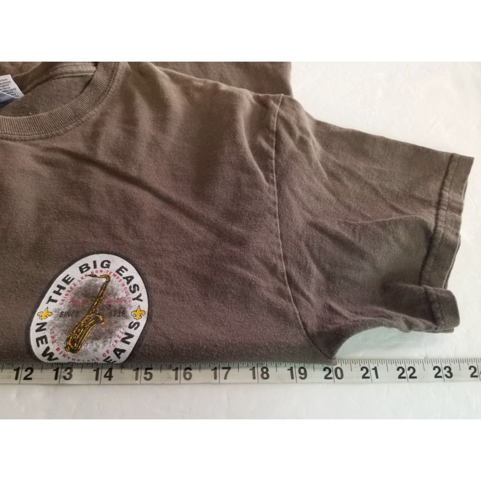Gildan New Orleans Brown Short Sleeve Crewneck Shirt Medium Men The Big Easy Size US M / EU 48-50 / 2 - 4 Thumbnail