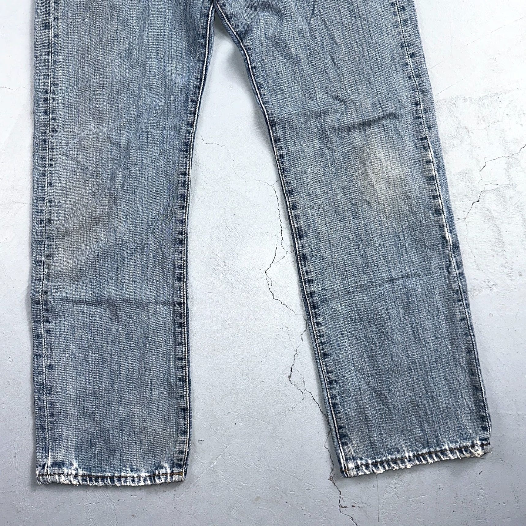 Levi's Levi's 501 Levi's Jeans Vintage 501 Straight Jeans Blue Light Wash 33x30 Mens Regular Jeans 90s Vintage Size US 33 - 3 Thumbnail