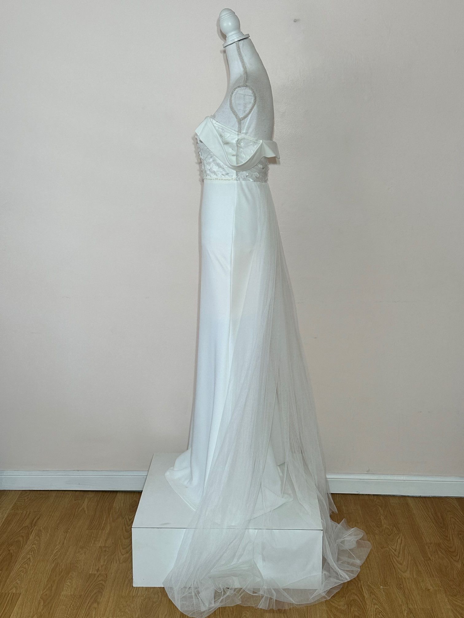 Vintage Ever Pretty White Off-Shoulder Wedding Gown with Net Train Size S / US 4 / IT 40 - 3 Thumbnail