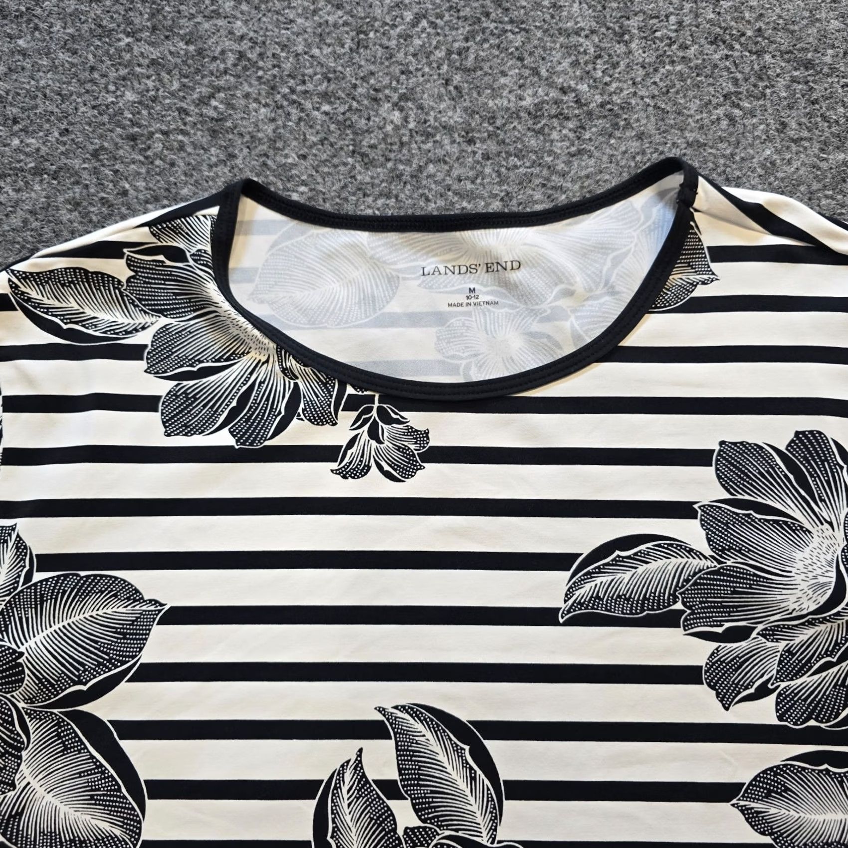 Lands' End Lands' End Top Womens Medium White Floral Tropical Stretchy Performance Casual Shirt Long Sleeve Round Neck Blouse Womens Size M / US 6-8 / IT 42-44 - 2 Thumbnail