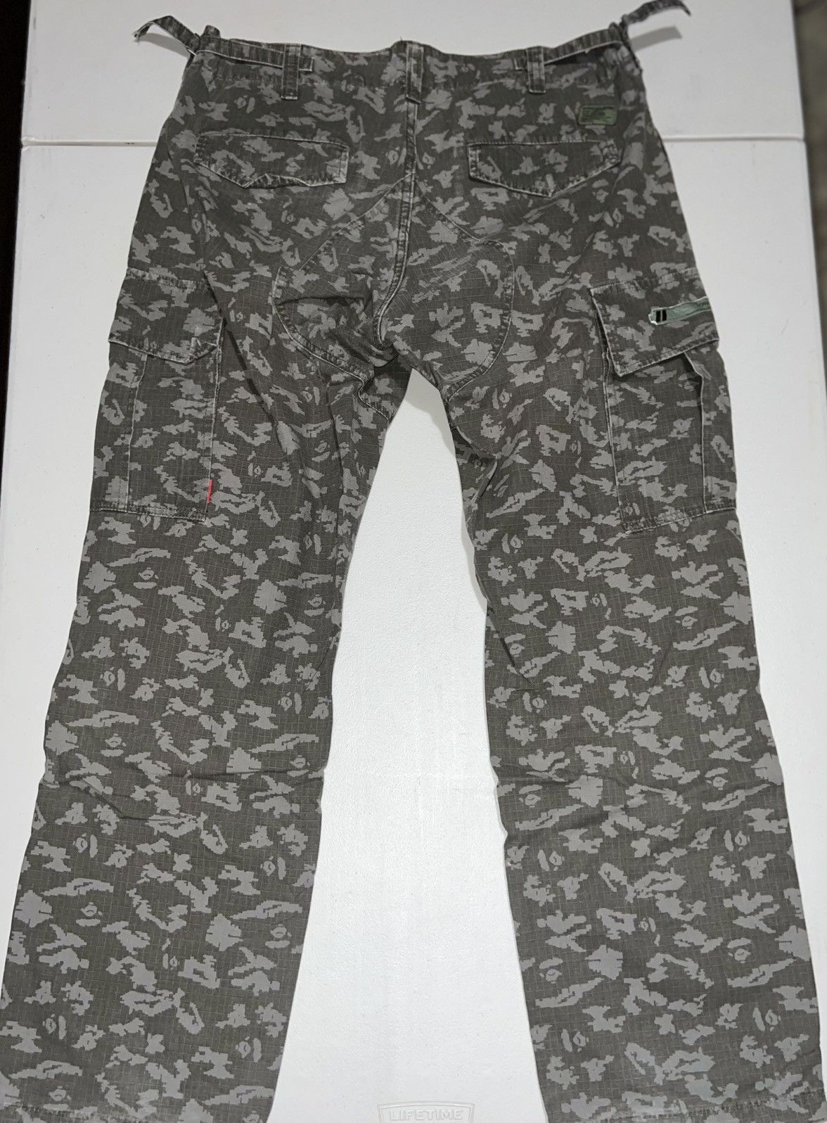 Bape × Wtaps Bape x Wtaps Digi Camo Cargo Pants Size US 31 - 3 Thumbnail