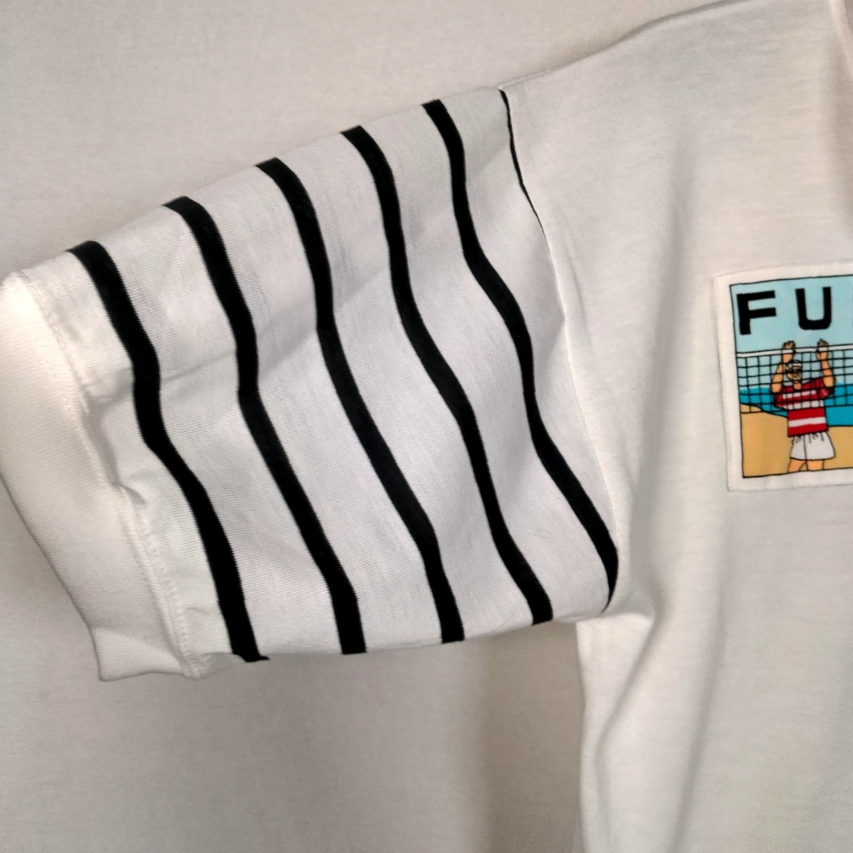 Etro VINTAGE Garbanzo Shirt Women S Hooded T Shirt 80s Beach Retro White Short Sleeve Pullover Knit Polyester Patch Beach Volleyball NOS Size S / US 4 / IT 40 - 5 Thumbnail