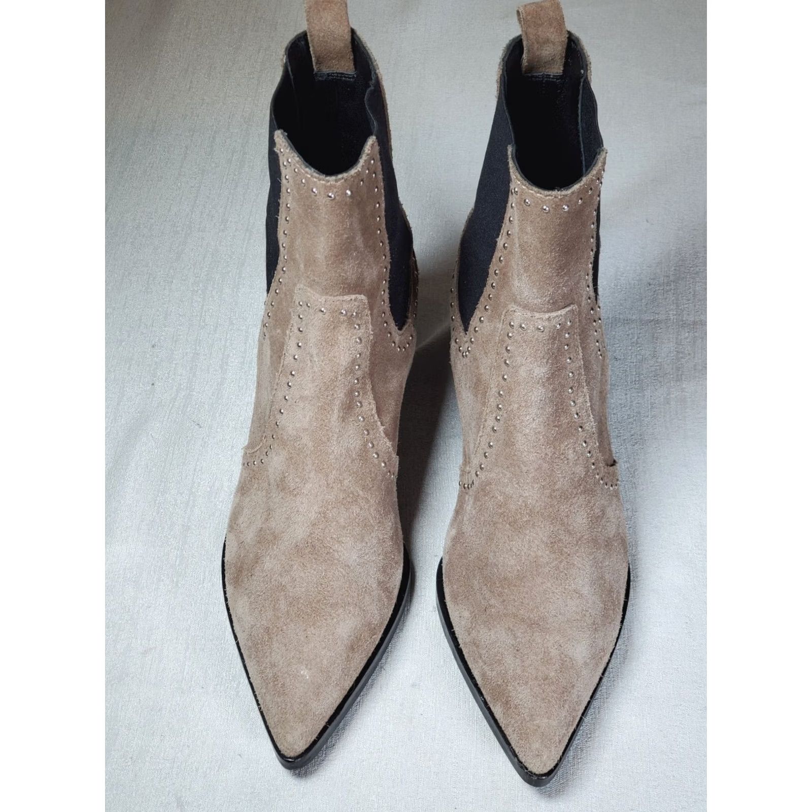 Paige PAIGE Willa Studded Suede Leather Chelsea Ankle Boots Boots Women's Size US 9 Taupe Pointed Toe Block Heel Studded Chelsea Ankle Booties EUC Size US 9 / IT 39 - 6 Thumbnail