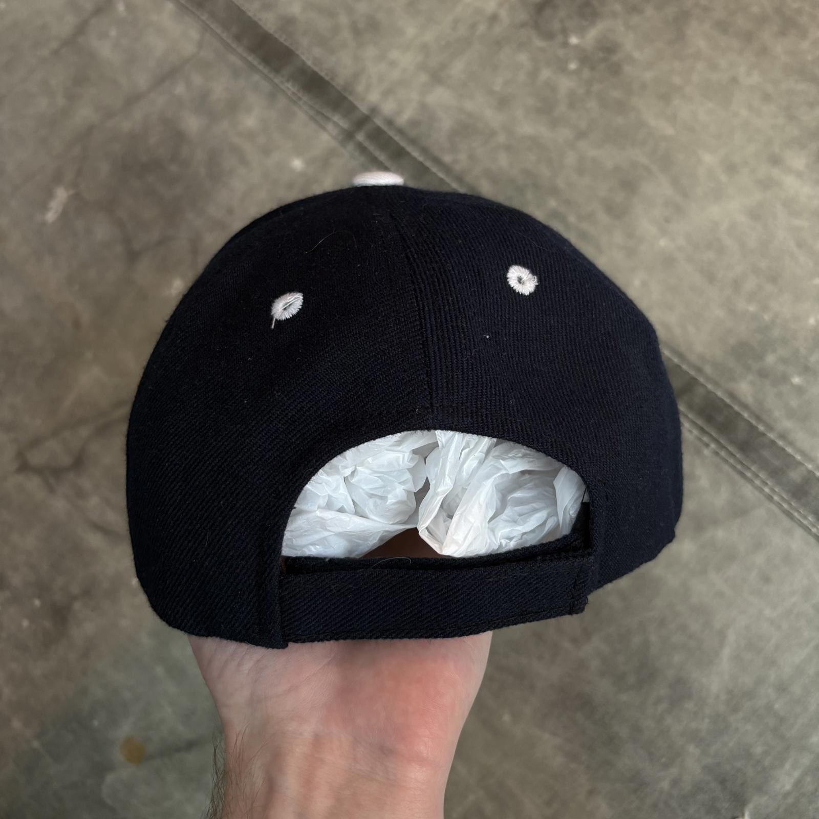 Vintage Vintage Y2K Embroidered Calvin Peeing Ex-Girlfriend Joke Hat Size ONE SIZE - 2 Thumbnail