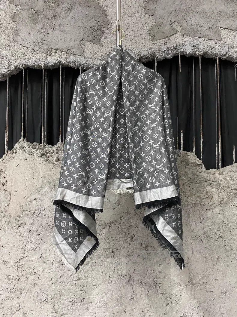 Louis Vuitton Louis Vuitton Shawl Scarf Size ONE SIZE - 2 Thumbnail