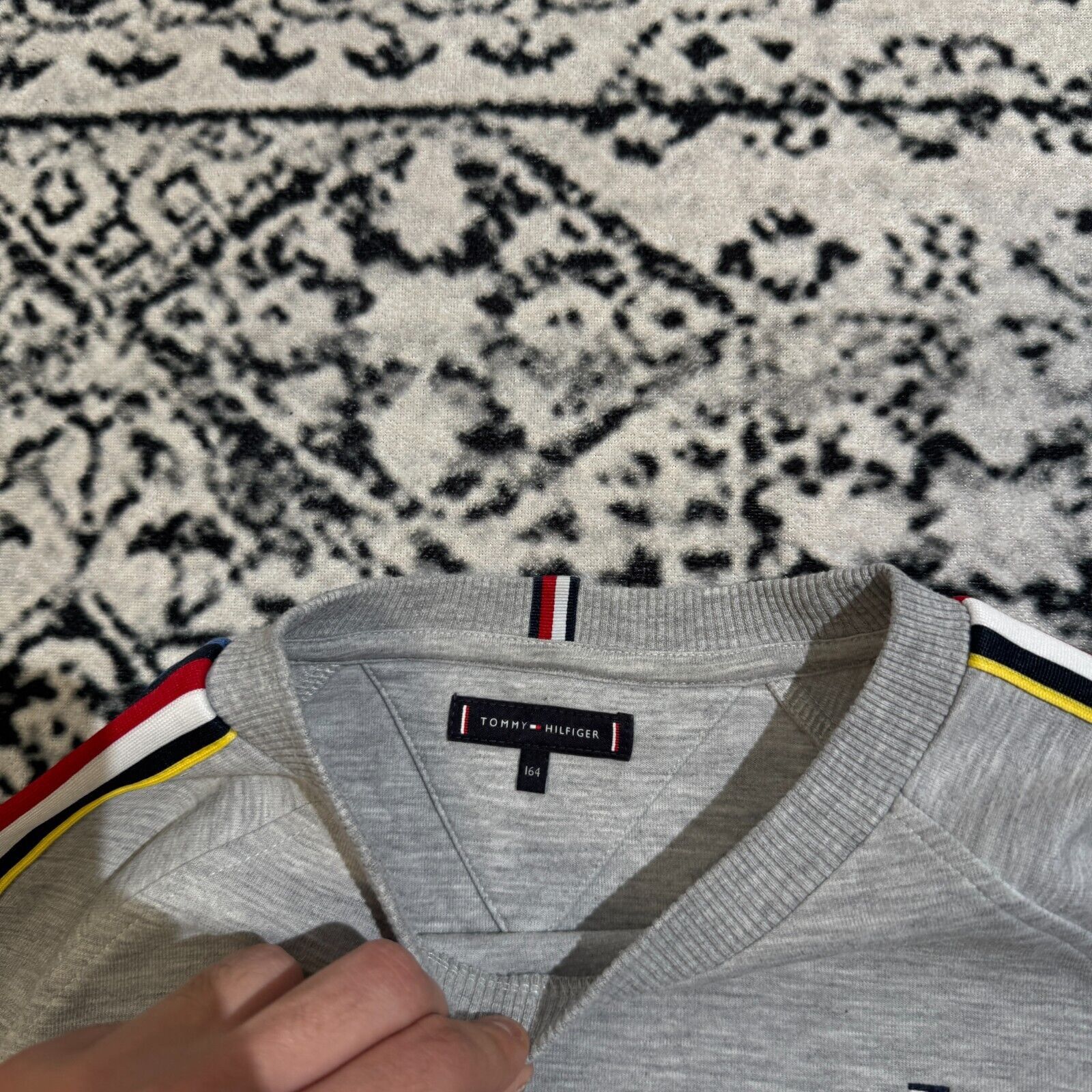 Tommy Hilfiger × Vintage tommy hilifiger S, crewneck, gray, cotton, vintage tommy 90s Size US S / EU 44-46 / 1 - 7 Thumbnail