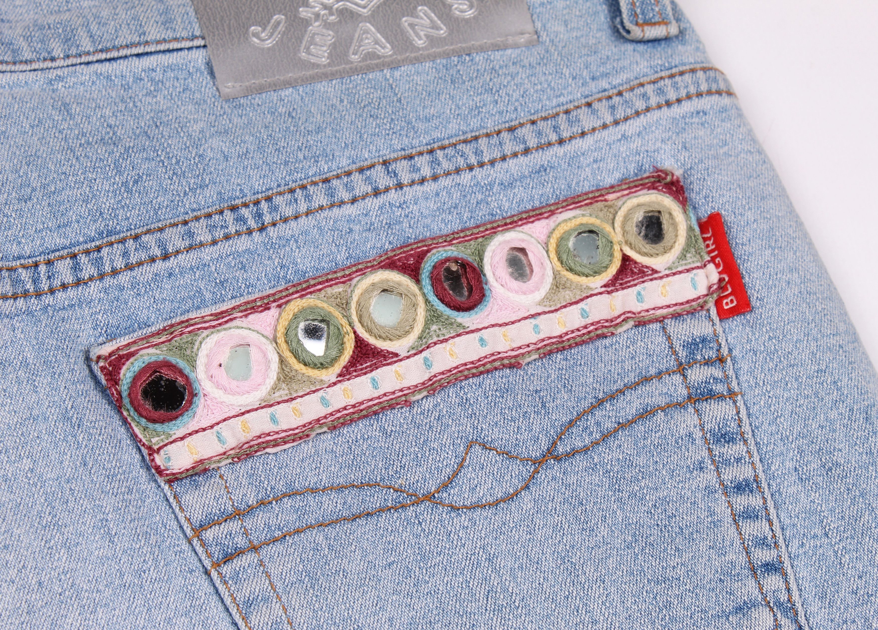 Blumarine × Vintage Vintage Blugirl Blumarine Y2K Hand Embroidered Shorts Size 30" / US 8 / IT 44 - 7 Thumbnail