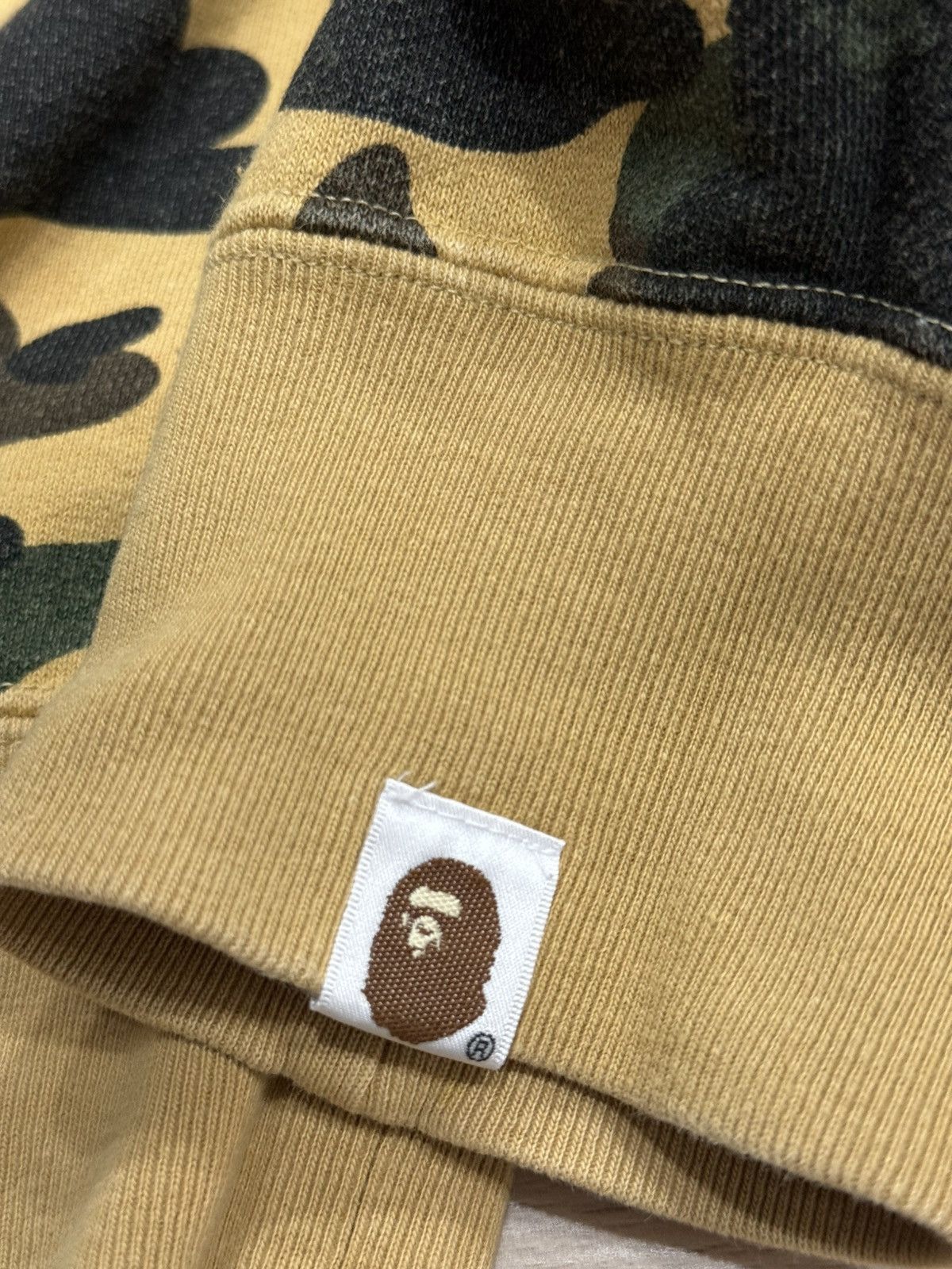 Bape Bape 1st Camo Shark Crewneck Sweatshirt Size US L / EU 52-54 / 3 - 13 Thumbnail