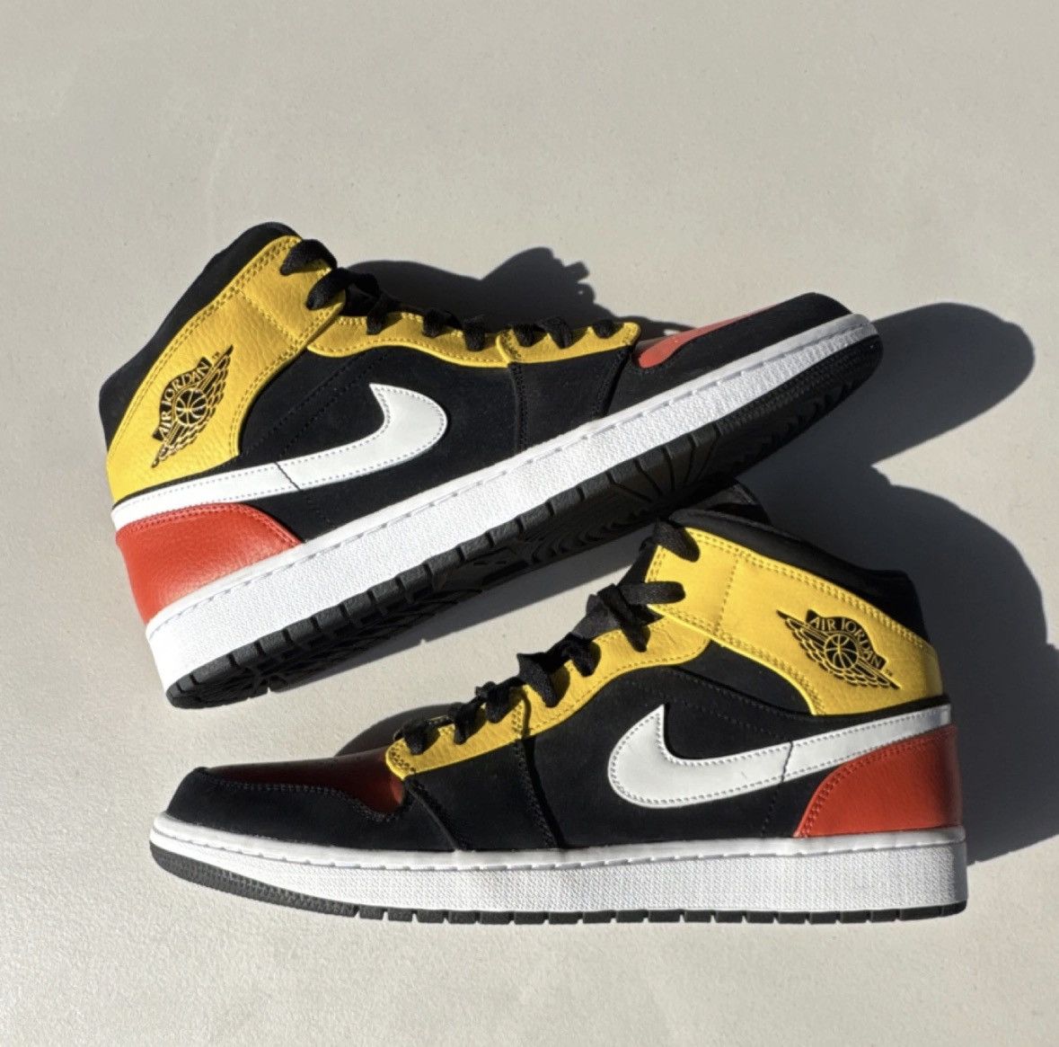Jordan Brand Jordan 1 Mid SE Amarillo 852542-087 Men's Sneakers Size US 12 / EU 45 - 2 Thumbnail