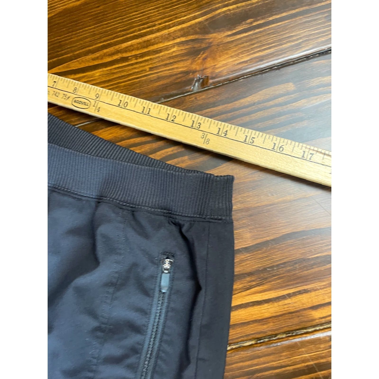Laura Ashley Laura Asehley Pants Women's M Black Activewear Capri Elastic Waist Pockets Zip Modern Size 32" / US 10 / IT 46 - 5 Thumbnail