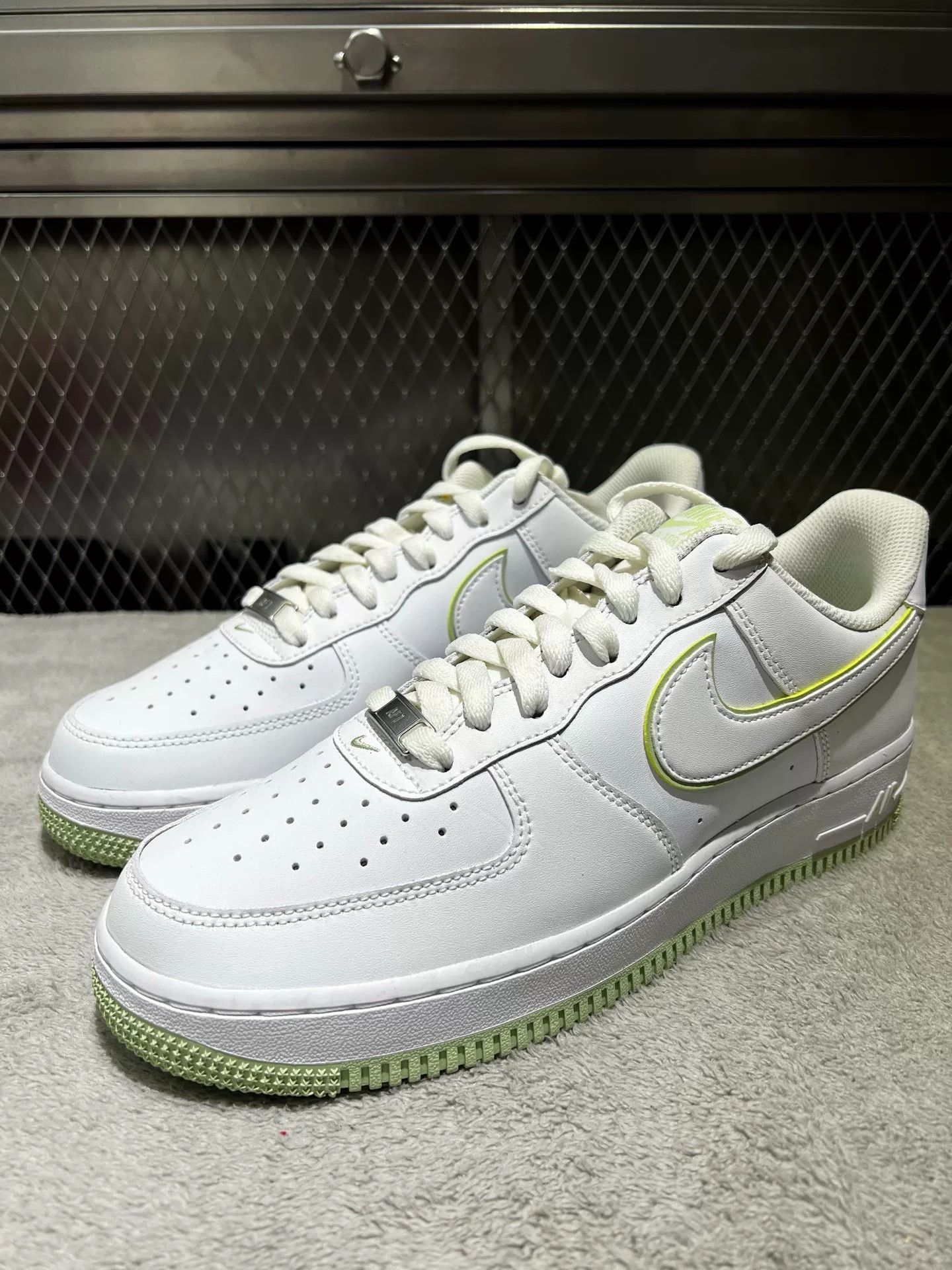 Nike Nike Green Lowtop Sneakers 42 Men Size US 9 / EU 42 - 1 Thumbnail