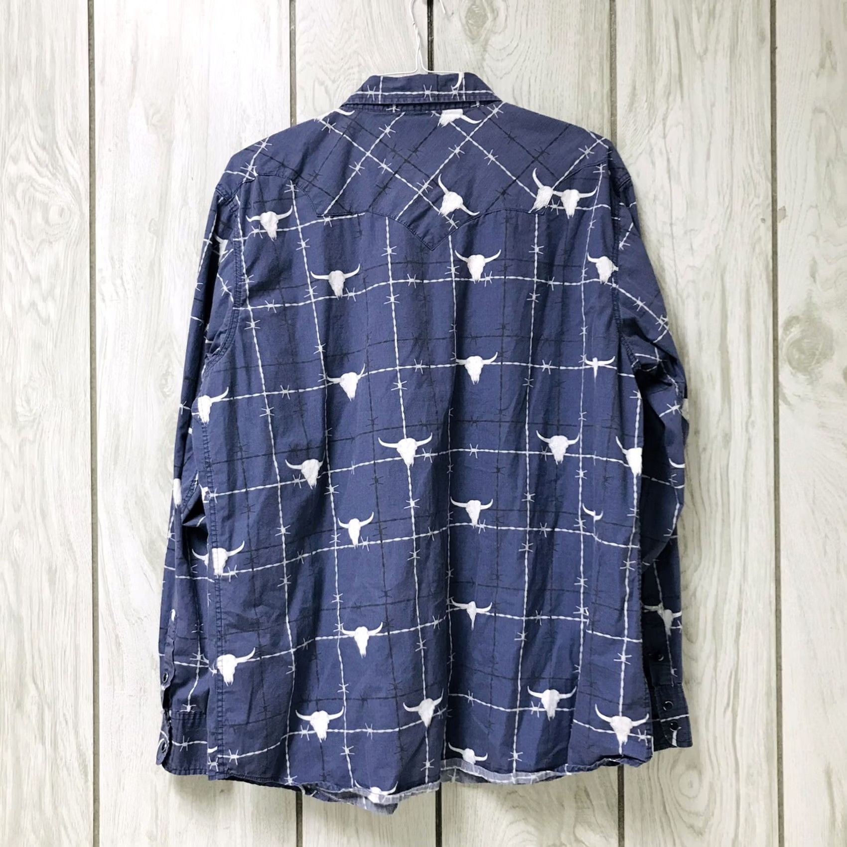 Vintage Cowboy Hardware Longhorn Skull Barbed Wire Western Button-Up Long Sleeve Shirt XL Men Blue, Cotton, Snap, Pockets, Casual, Regular Fit Size US XL / EU 56 / 4 - 2 Thumbnail