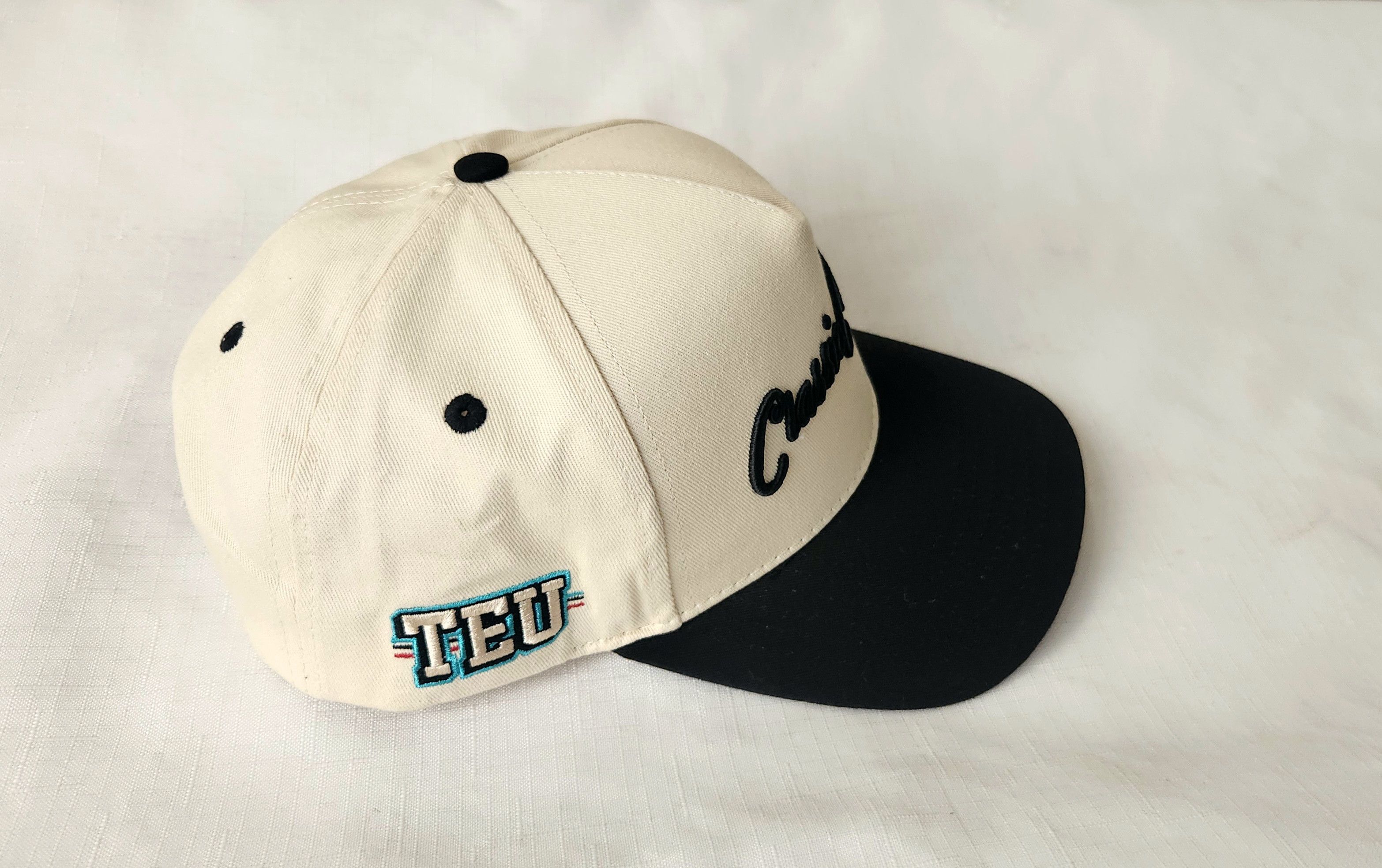 Other CLASSIC COWBOY X UTE Kelce Rare Exclusive Limited Edition Size ONE SIZE - 5 Thumbnail