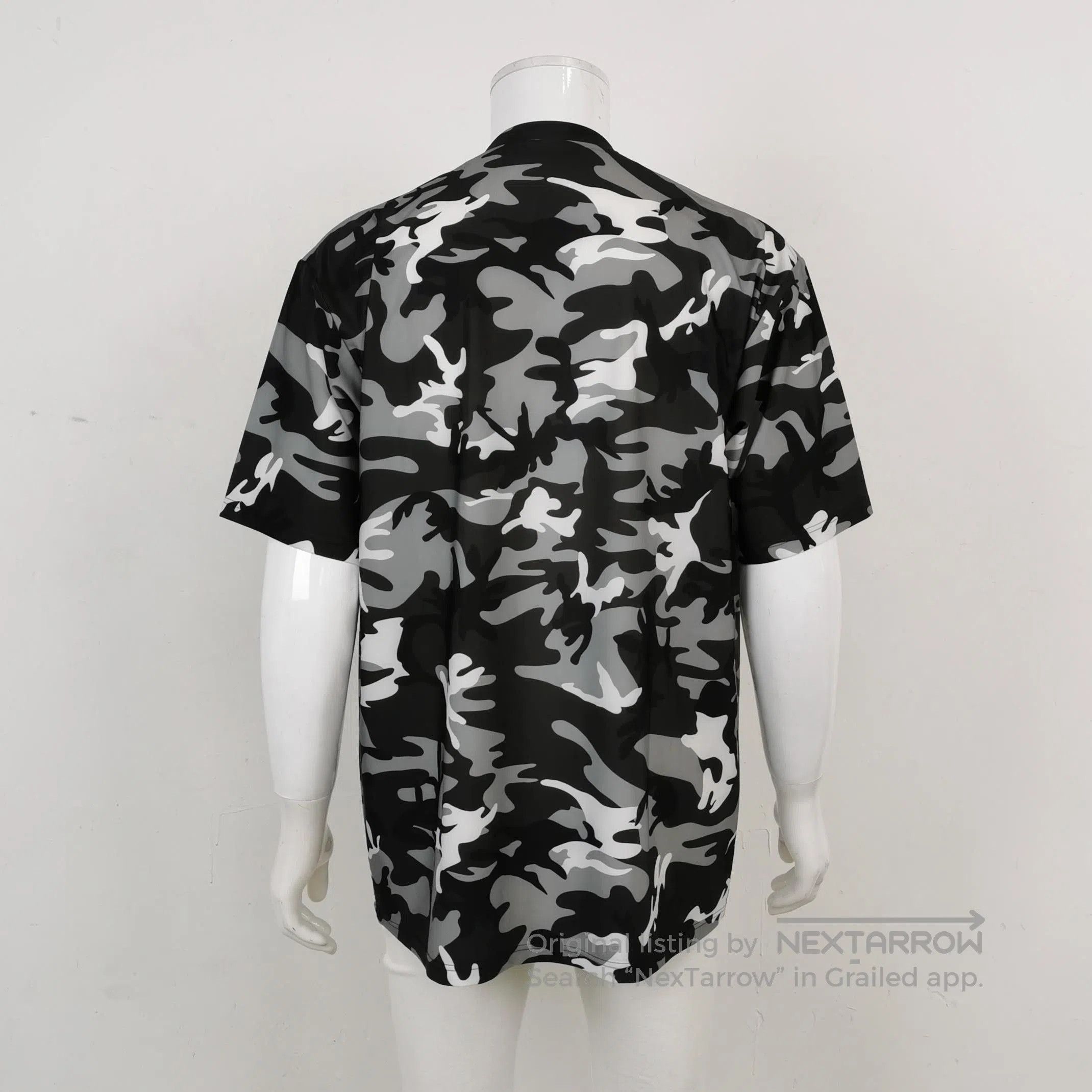 Balenciaga XS Camo Print Round Neck T-Shirt.