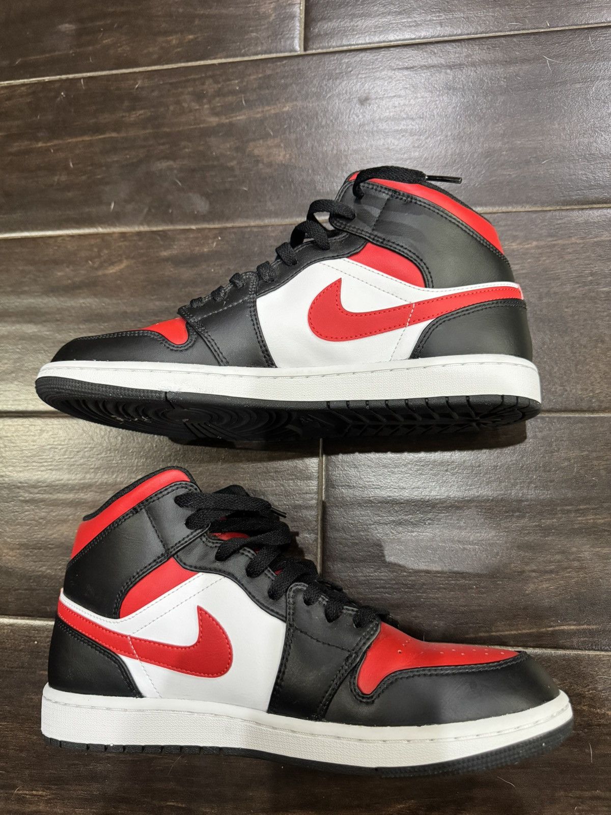 Nike Jordan 1 Mid Black Fire-Red 2022 sz 10.5 Size US 10.5 / EU 43-44 - 4 Thumbnail