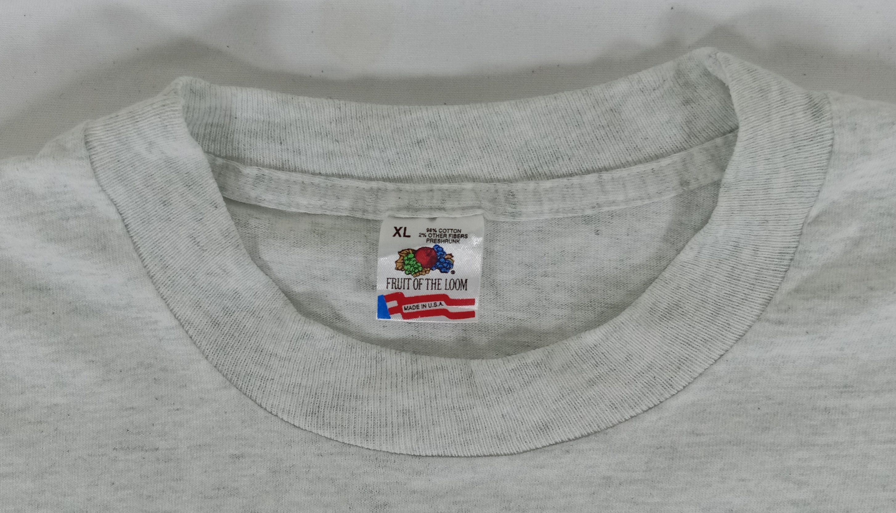 Vintage Vintage 90s Circus The Greatest Show T Shirt Size US XL / EU 56 / 4 - 2 Thumbnail
