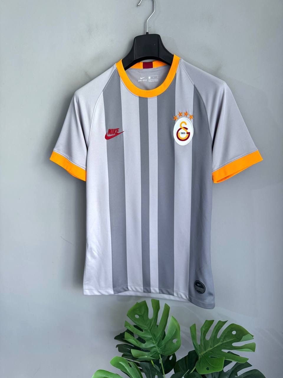 Nike Galatasaray FC 2019/2020 Away Third Soccer Jersey, Size S Size US S / EU 44-46 / 1 - 2 Thumbnail