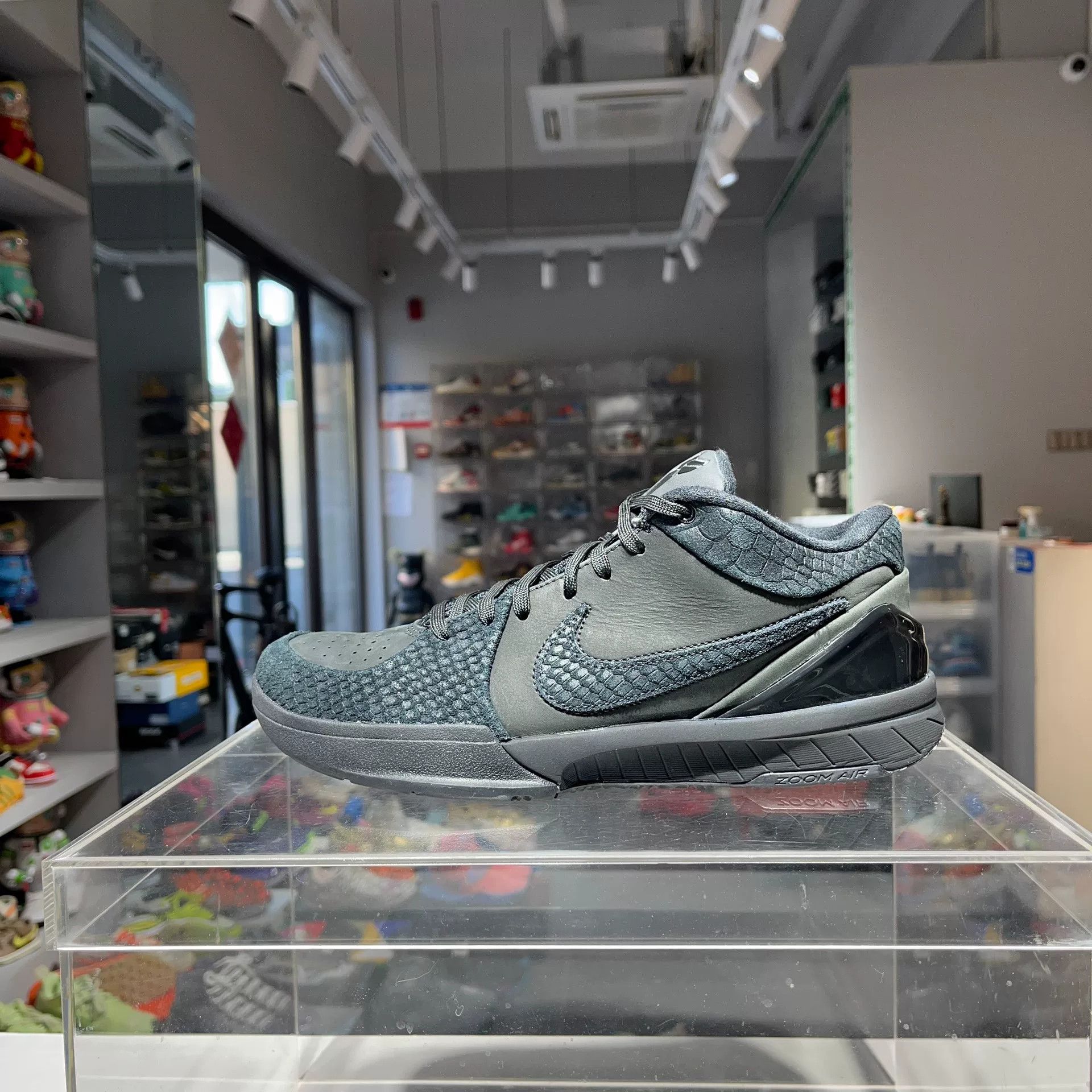 Nike Nike Black Lowtop Sneakers 42 Men Size US 9 / EU 42 - 1 Thumbnail