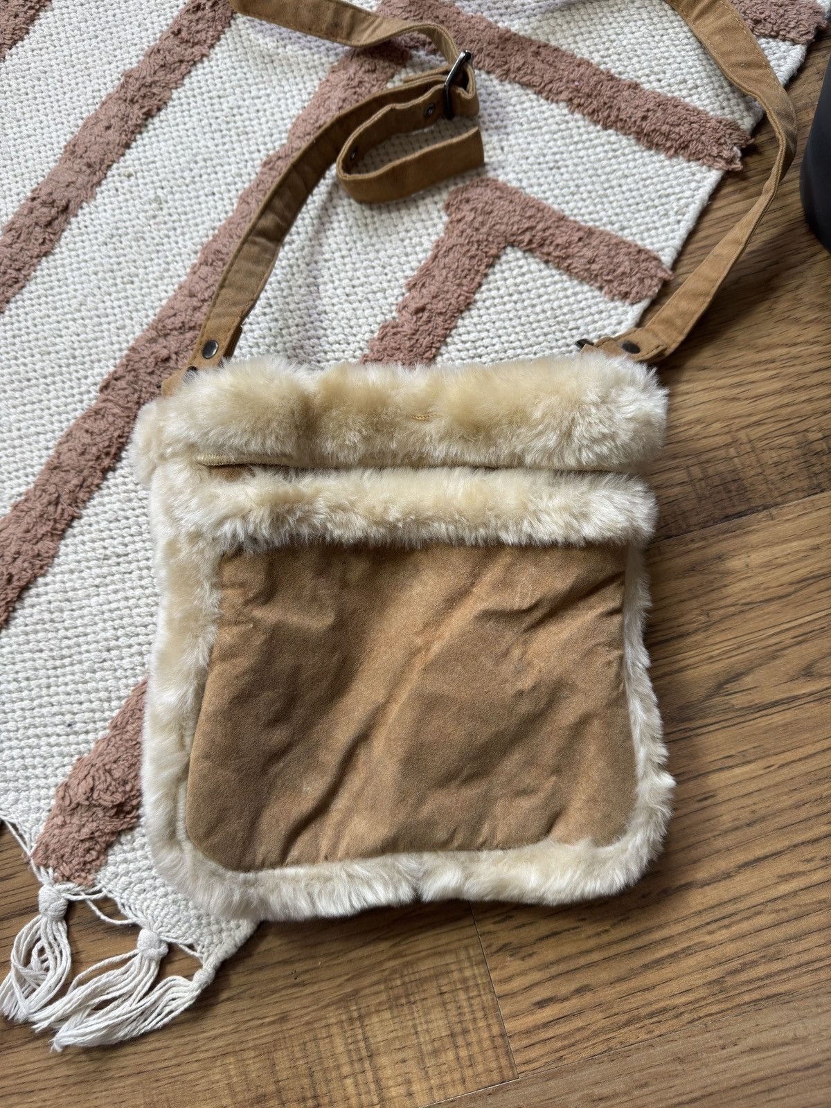 Ugg × Vintage VINTAGE UGG SUEDE TAN FUR MOHAIR CROSSBODY BAG Size ONE SIZE - 6 Thumbnail