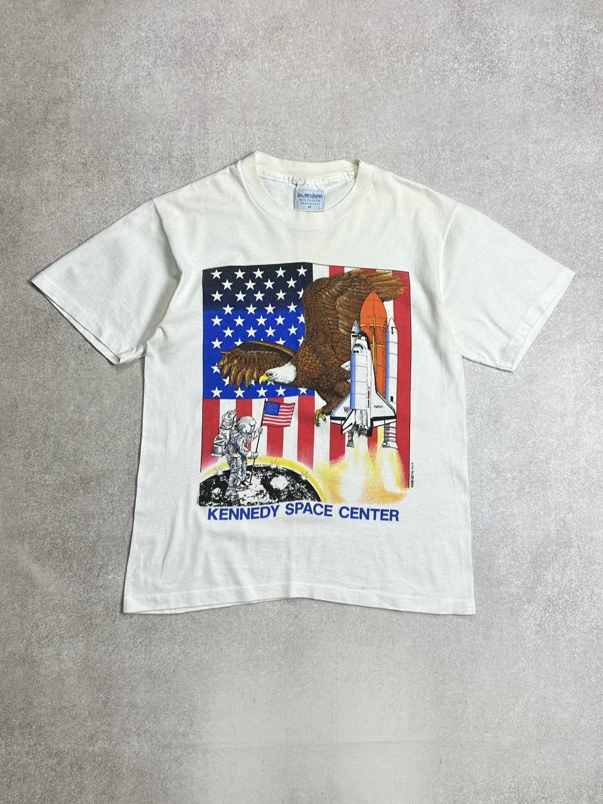 Vintage Vintage 90s Kennedy Space Center Made In USA Y2K T-shirt M Size US M / EU 48-50 / 2 - 1 Thumbnail