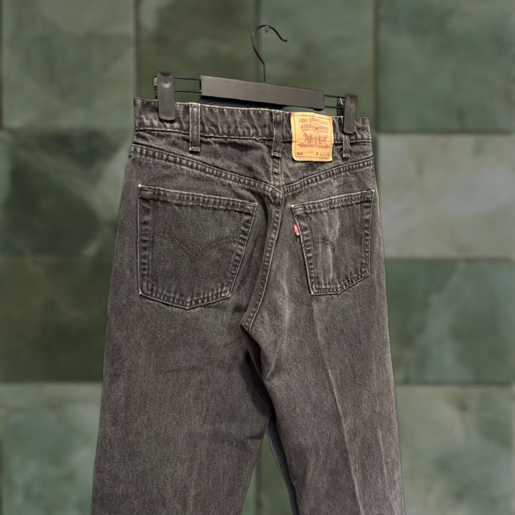 Levi's VINTAGE Levi’s 550 Jeans Men 28 Black 90s Straight Denim Inseam 26 Boys Girls? Size US 28 / EU 44 - 1 Thumbnail