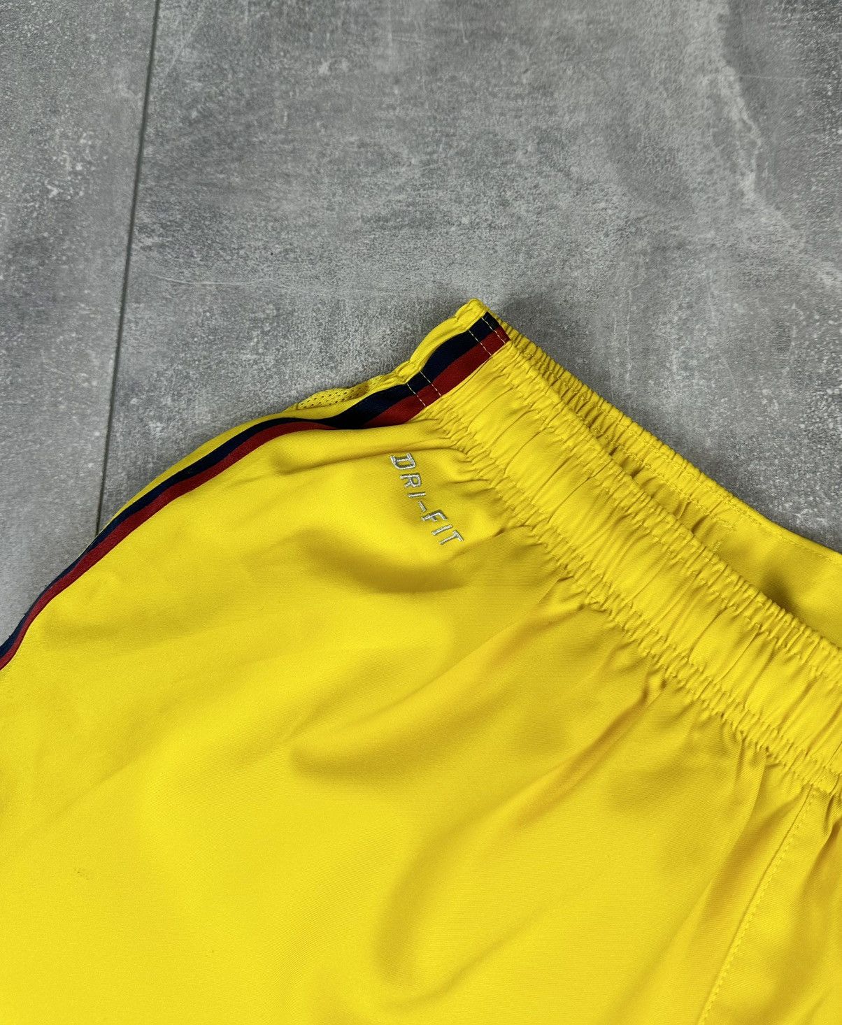 Nike Nike Barcelona FC 2012/13 Away Soccer Football Short Size US 34 / EU 50 - 5 Thumbnail