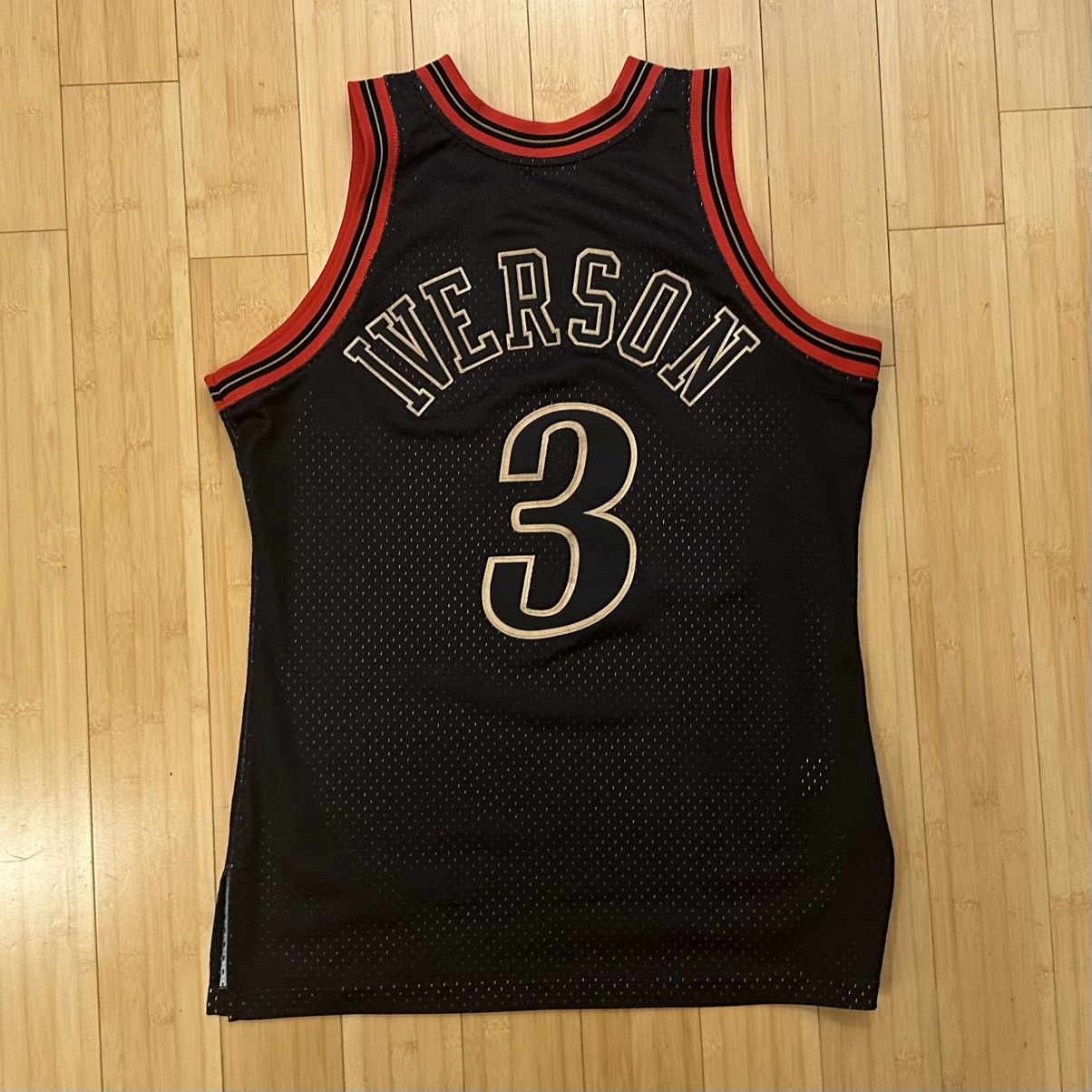 Mitchell & Ness × NBA Mitchell & Ness Allen Iverson 76ers SLAM Swingman Jersey Size US M / EU 48-50 / 2 - 9 Thumbnail