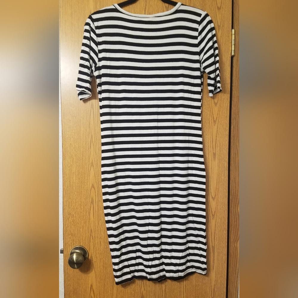 Designer Lularoe Striped Black and White Dress with Red Accents Small Size S / US 4 / IT 40 - 2 Thumbnail