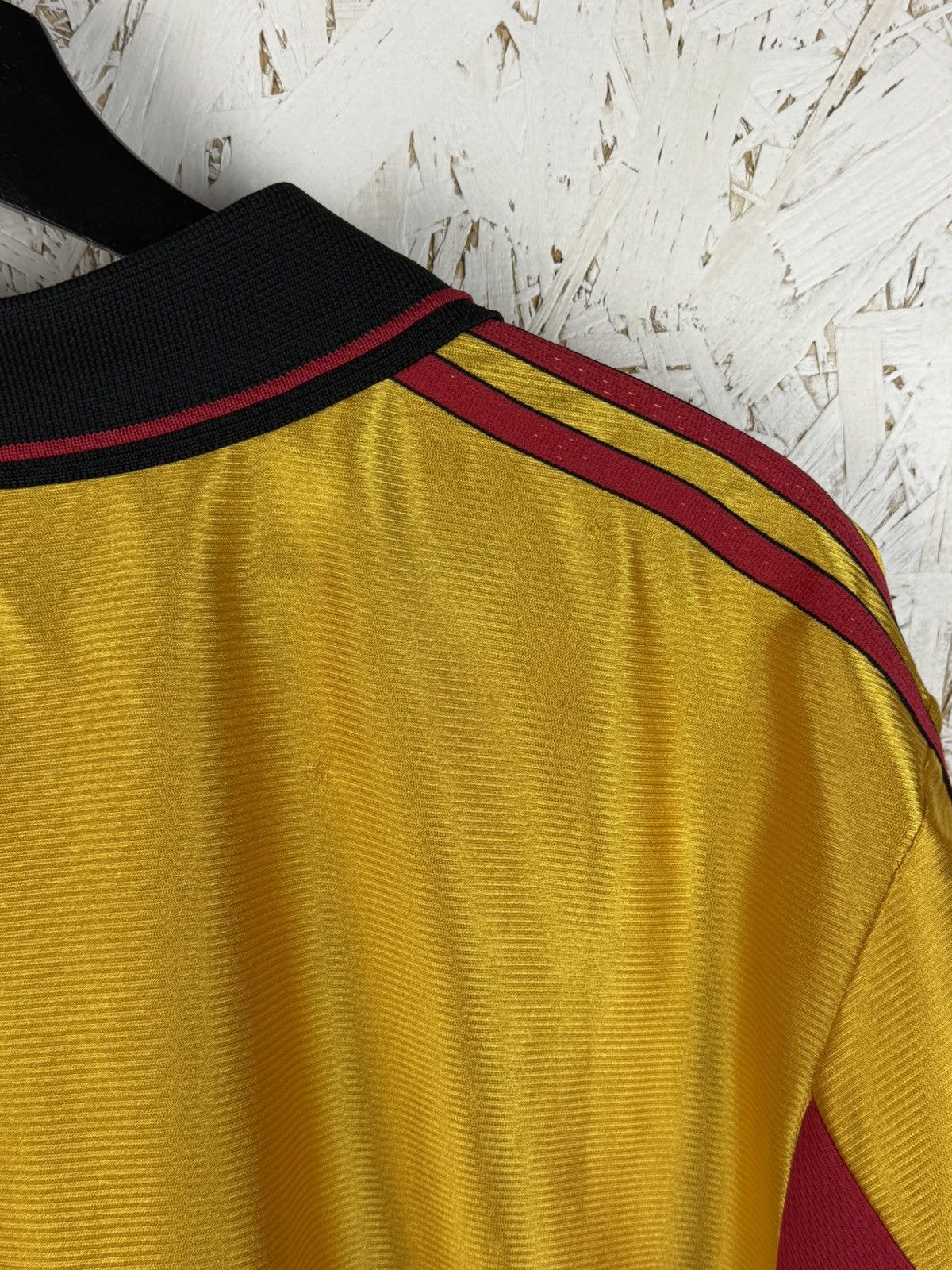 Adidas Adidas VfB Stuttgart 1999/00 Third Kit Soccer Jersey Gold L Size US L / EU 52-54 / 3 - 9 Thumbnail