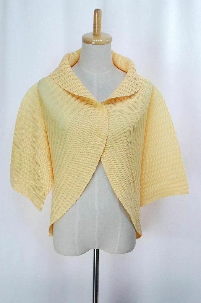 Issey Miyake issey miyake size:one size A light yellow mid-sleeved card Size XXS / US 00 / IT 34 - 1 Thumbnail