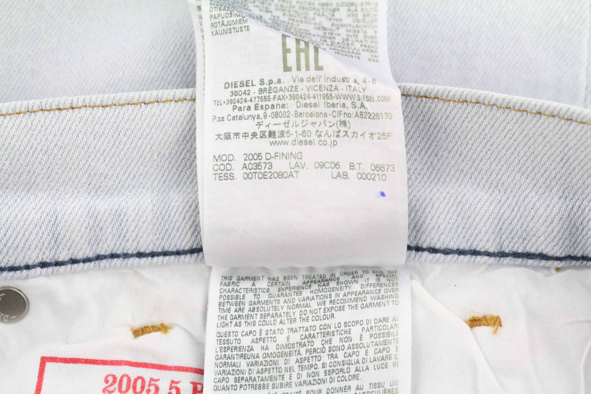 Diesel 2005 D-FINING 09C06 W31/L32 Tapered 40418 Size US 31 - 11 Thumbnail